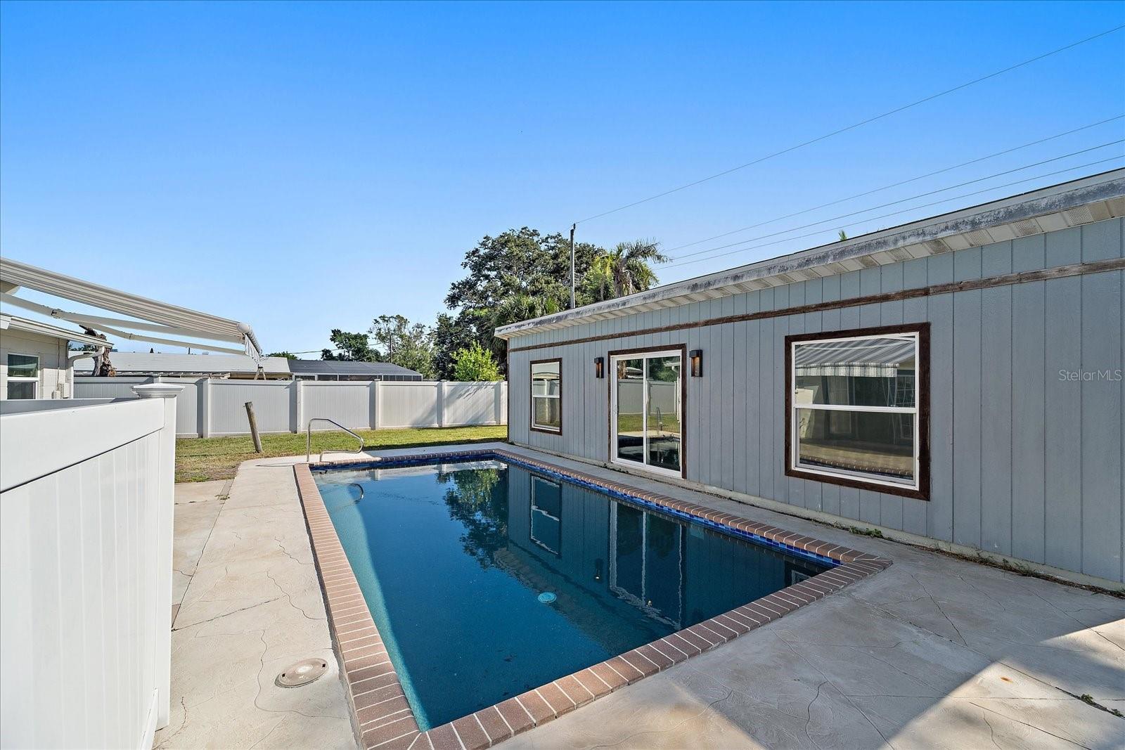 Listing photo id 28 for 3647 Bali Drive