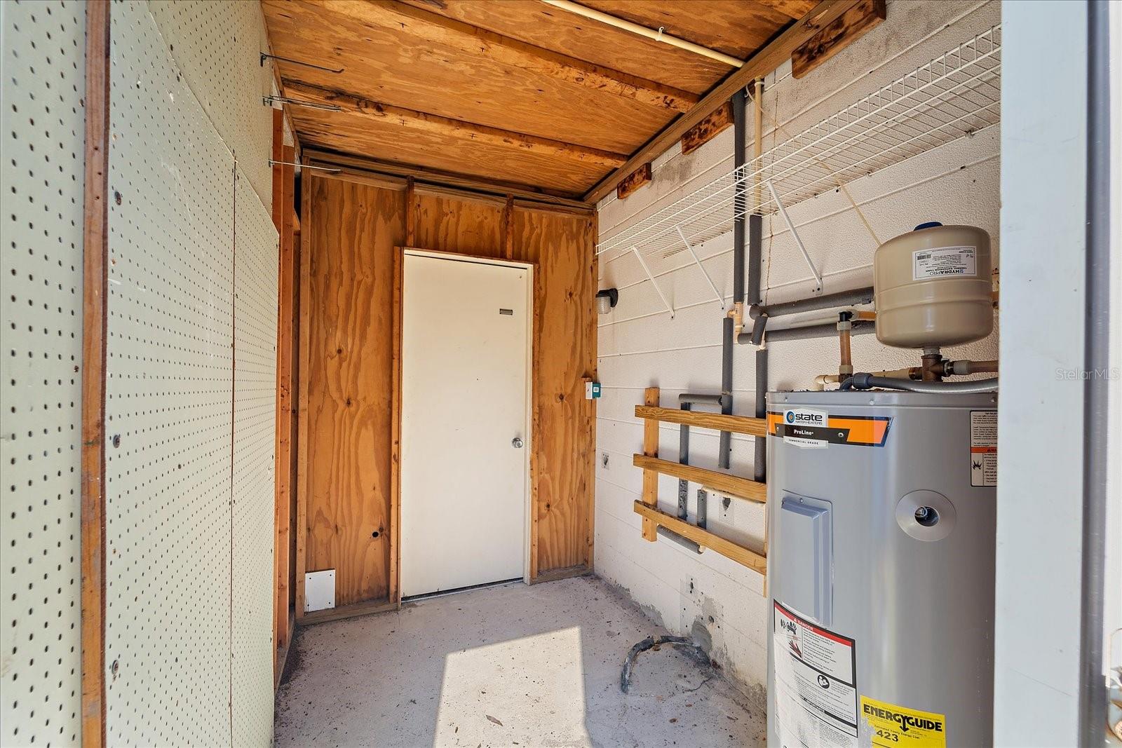 Listing photo id 33 for 3647 Bali Drive