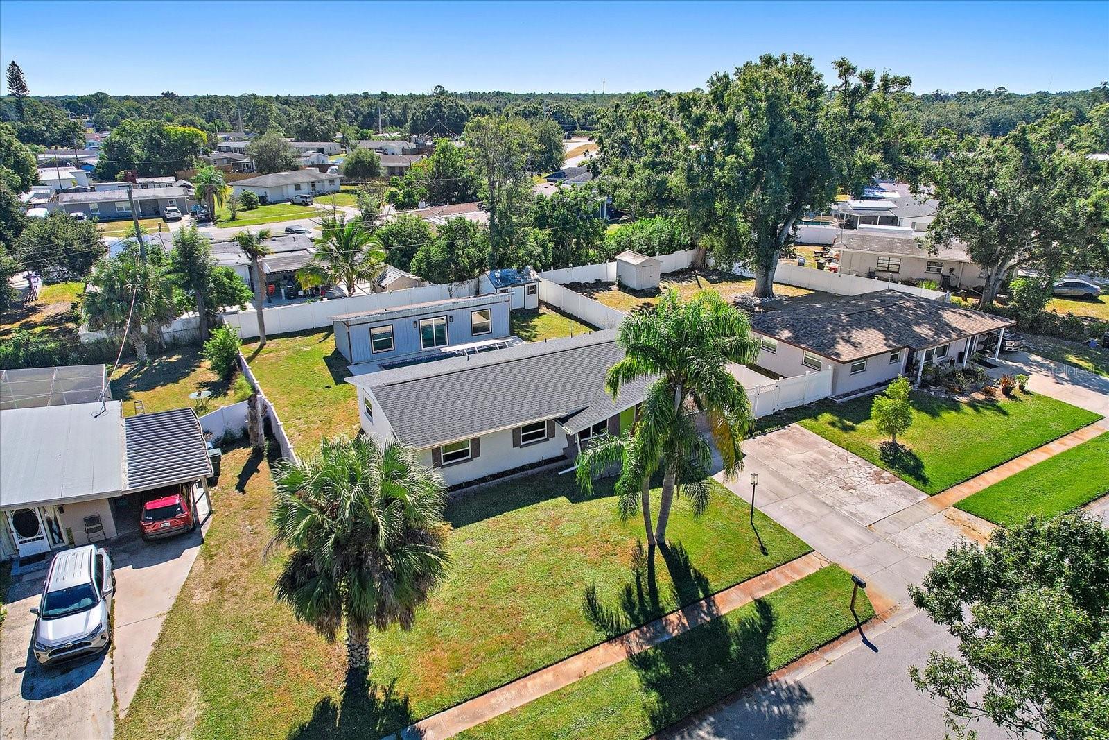 Listing photo id 35 for 3647 Bali Drive