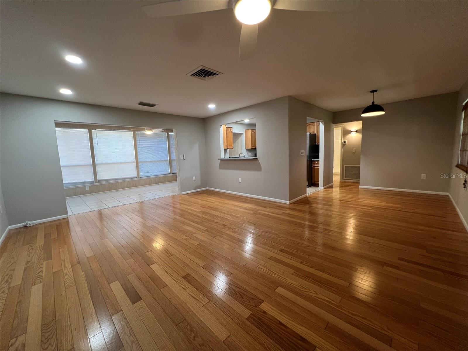 Image 4 of 21 For 417 Courbet Drive 417