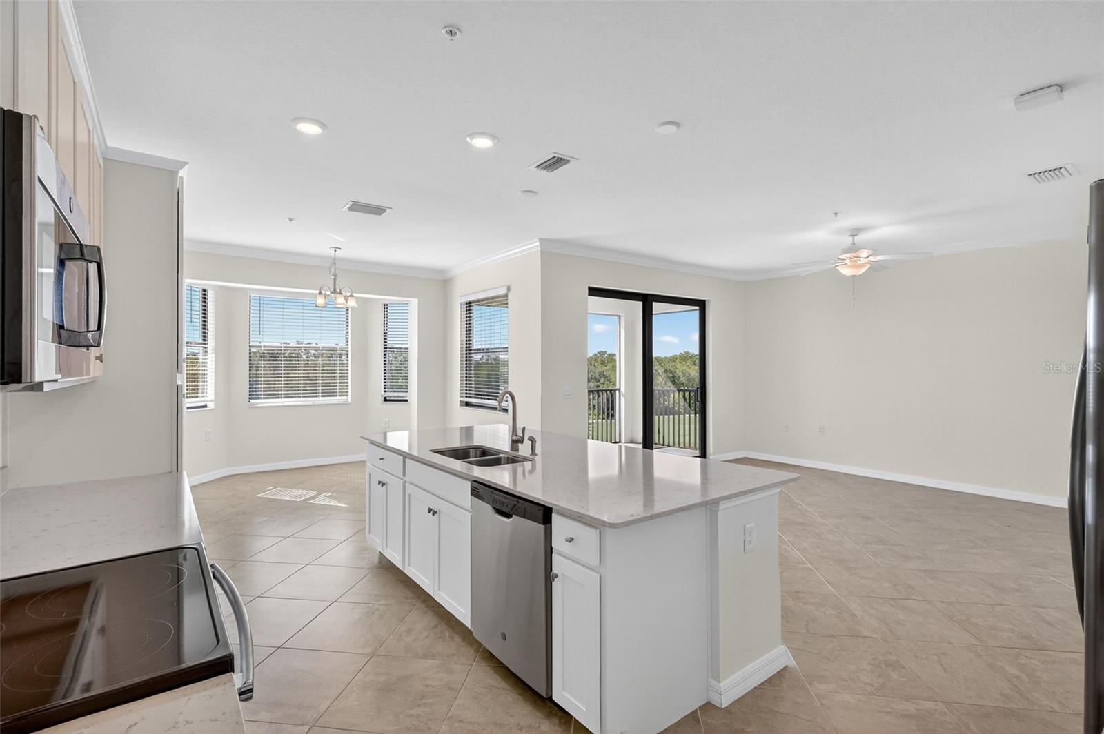 Image 18 of 48 For 17520 Gawthrop Drive 405