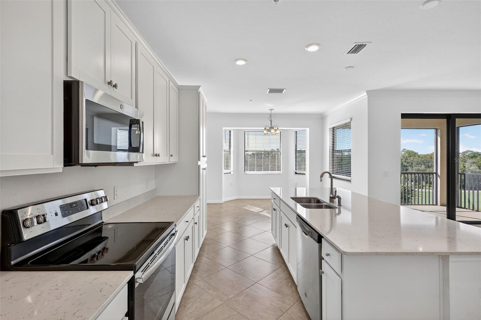 Image 19 of 48 For 17520 Gawthrop Drive 405