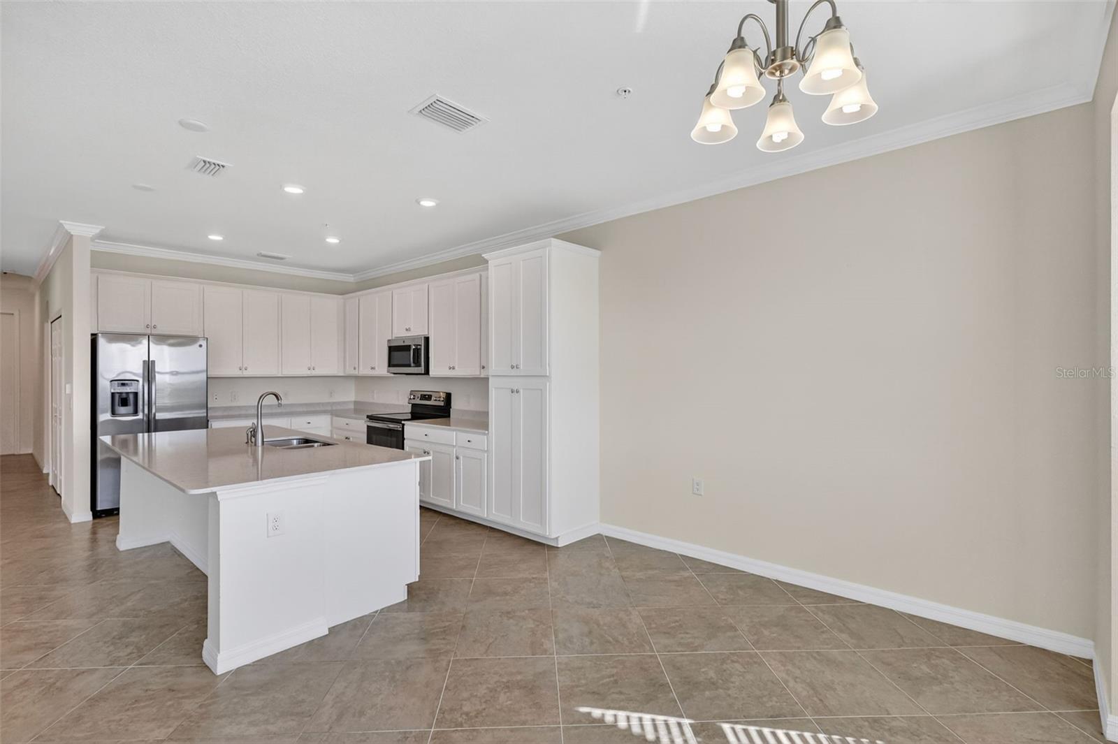 Image 21 of 48 For 17520 Gawthrop Drive 405