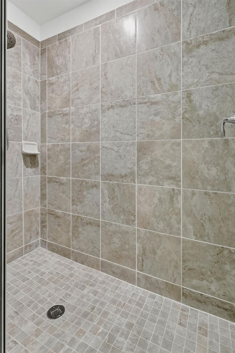 Image 33 of 48 For 17520 Gawthrop Drive 405