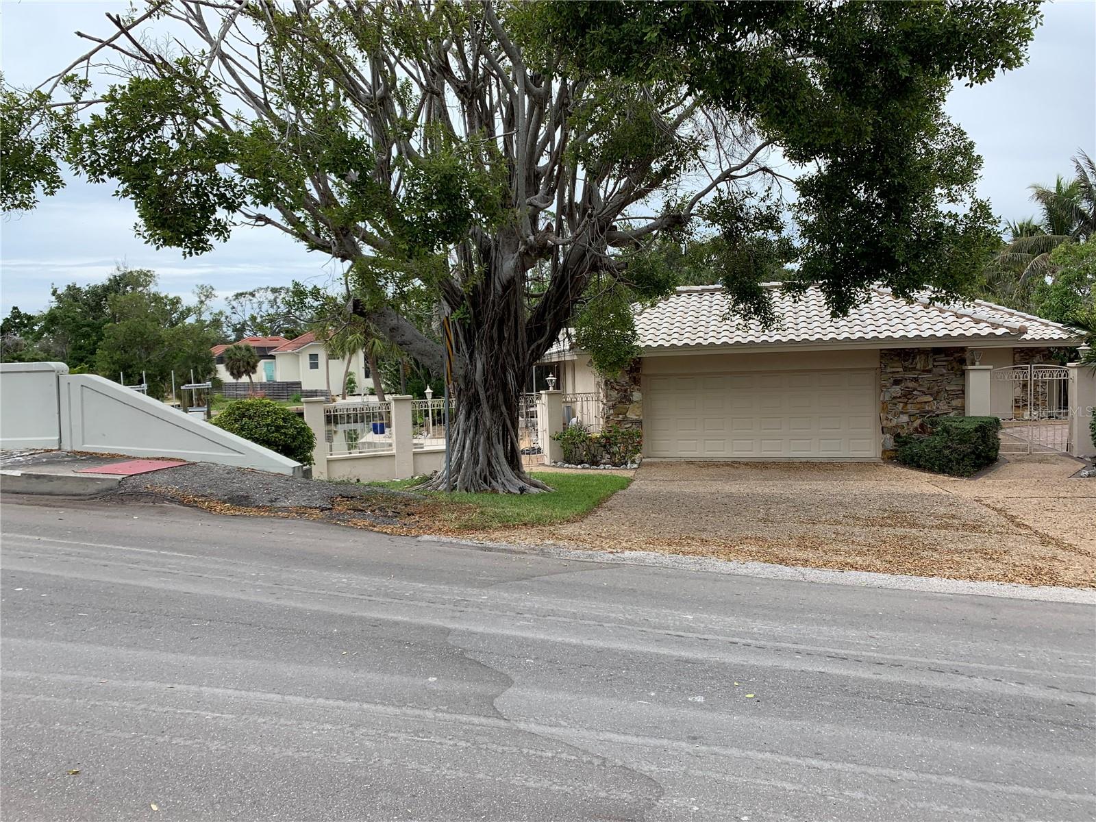 Image 9 of 21 For 4839 Primrose Path