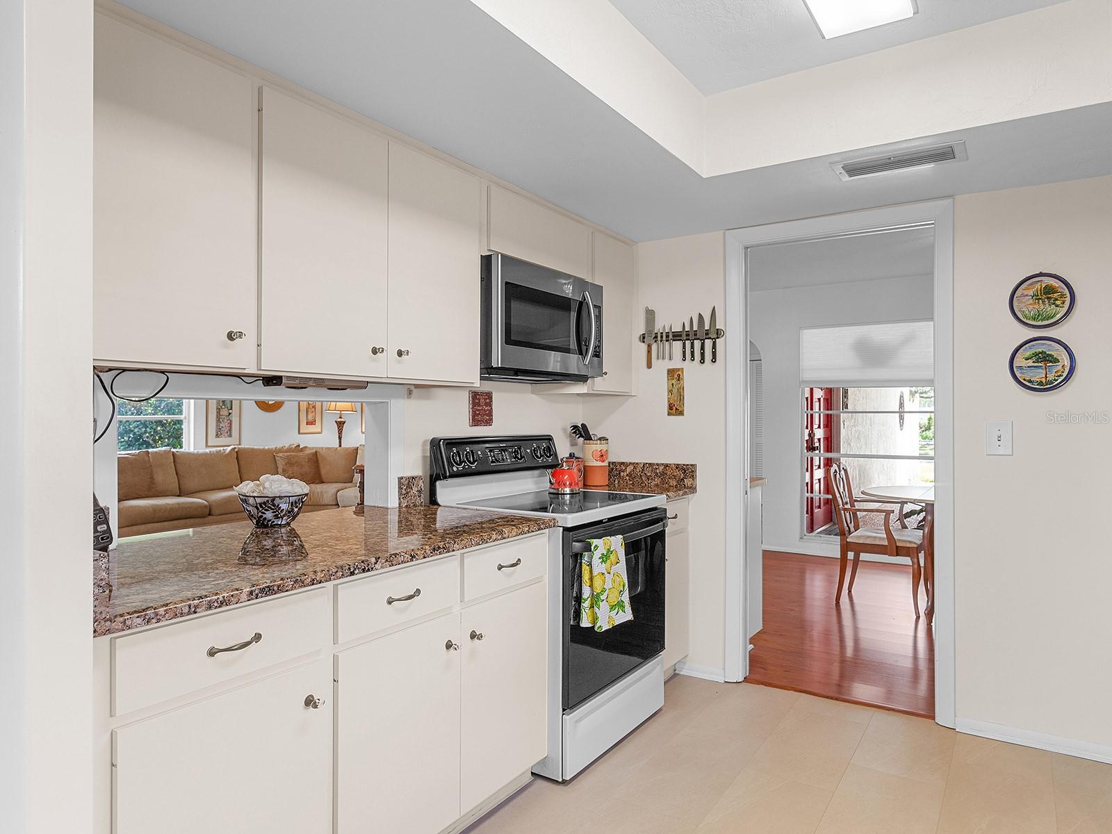 Image 8 of 32 For 3761 Somerville Drive 1518