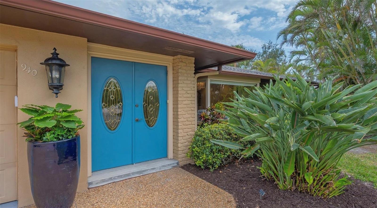 Image 2 of 28 For 940 Siesta Key Place