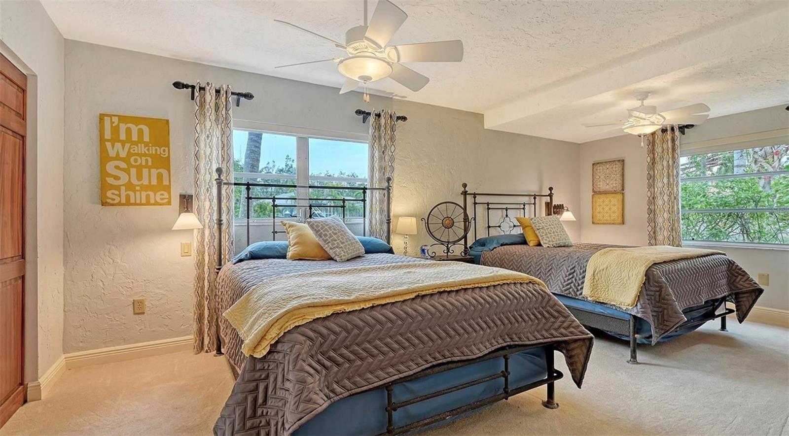 Image 21 of 28 For 940 Siesta Key Place