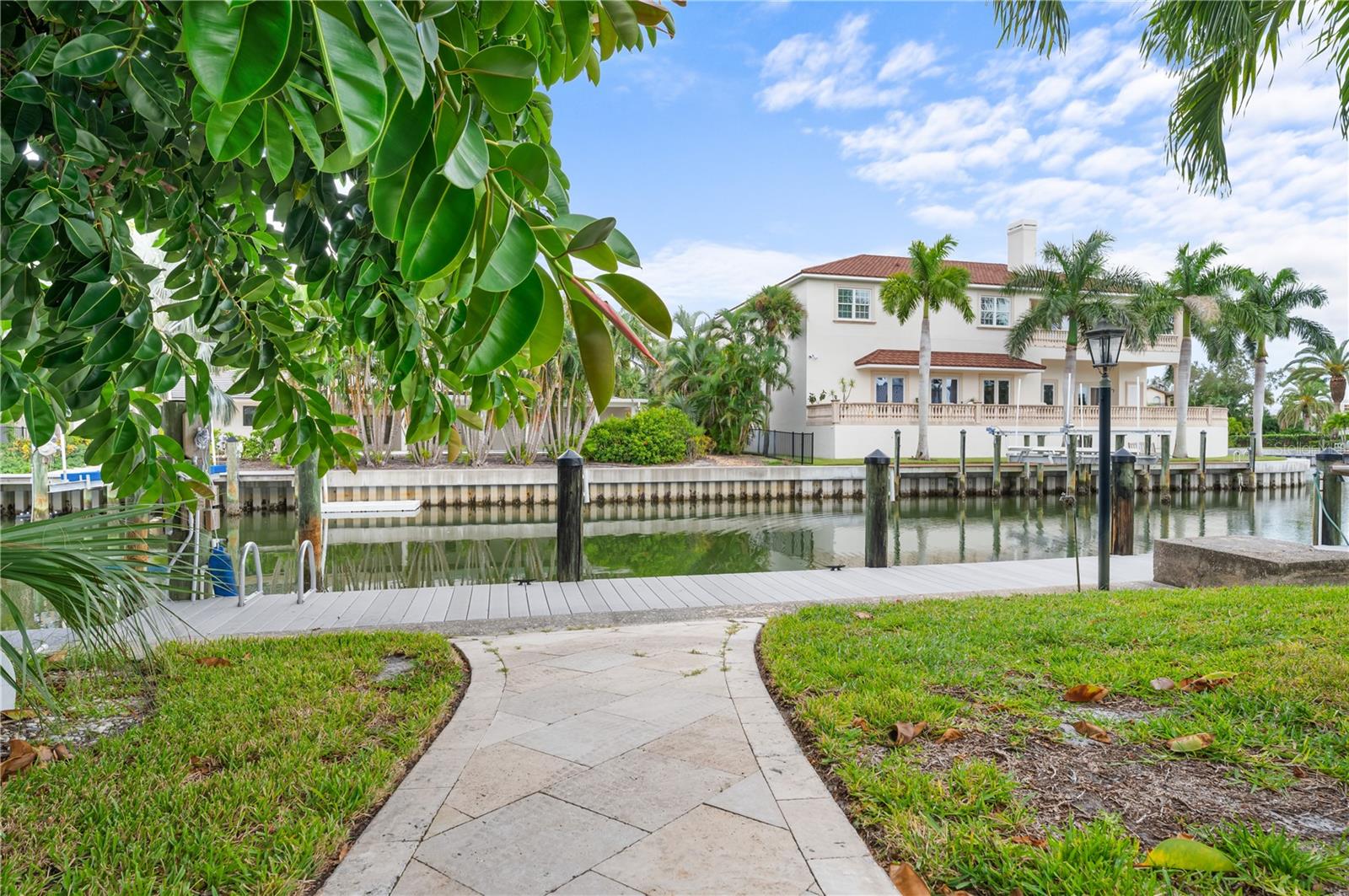 Image 5 of 28 For 940 Siesta Key Place