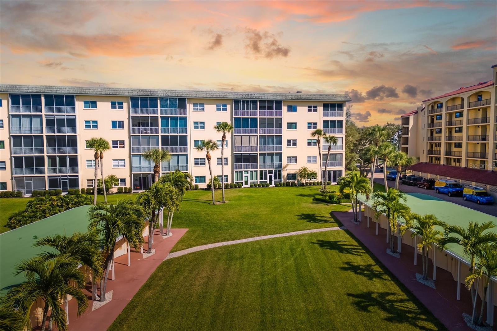 Image 11 of 85 For 8630 Midnight Pass Road 108a