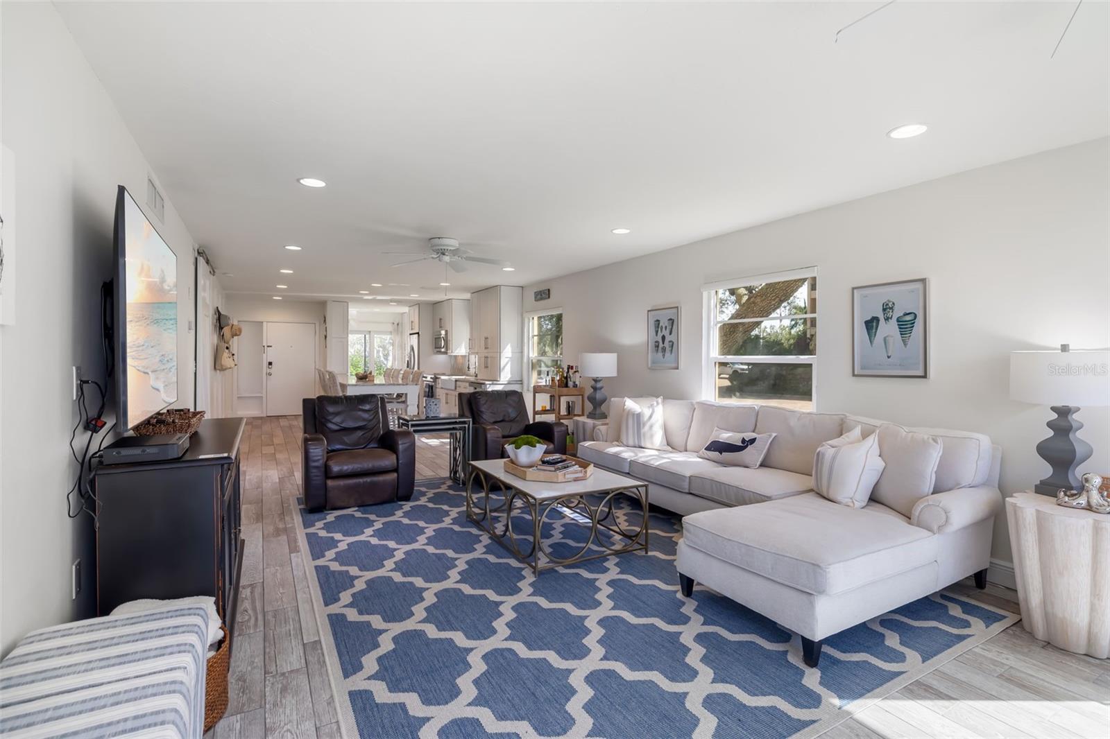 Image 25 of 85 For 8630 Midnight Pass Road 108a