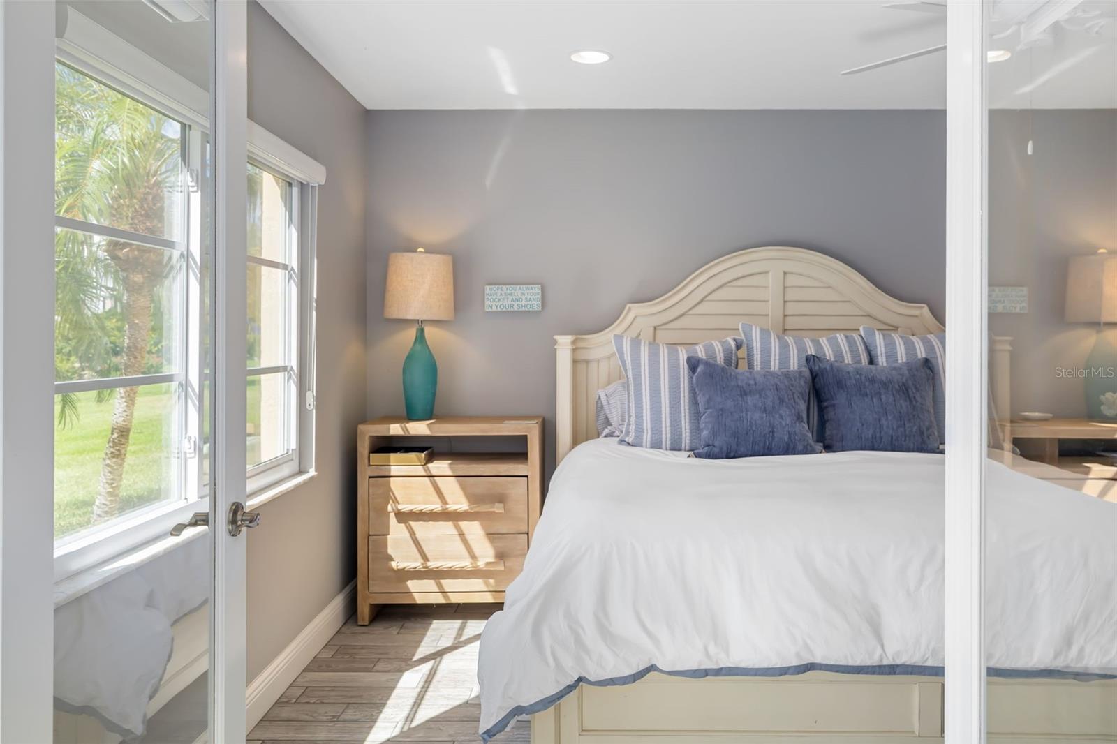 Image 31 of 85 For 8630 Midnight Pass Road 108a