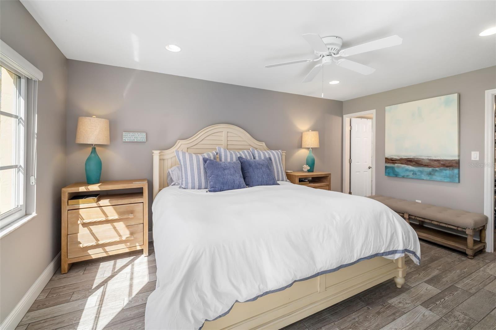 Image 32 of 85 For 8630 Midnight Pass Road 108a