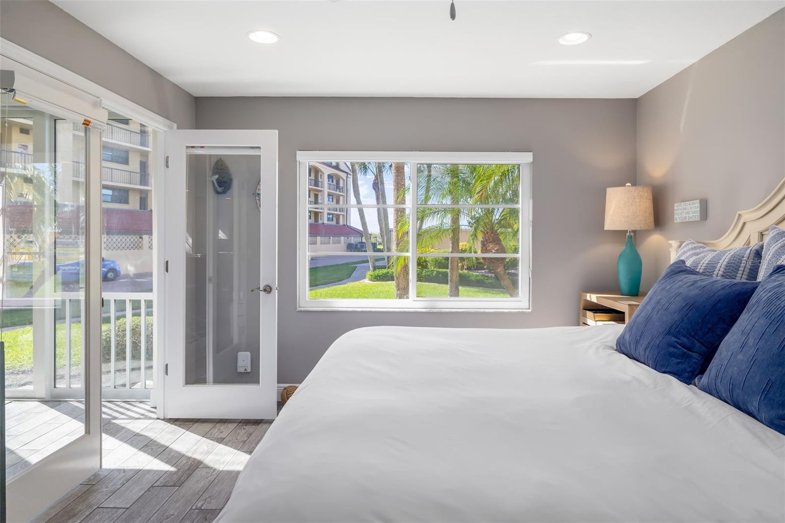 Image 33 of 85 For 8630 Midnight Pass Road 108a