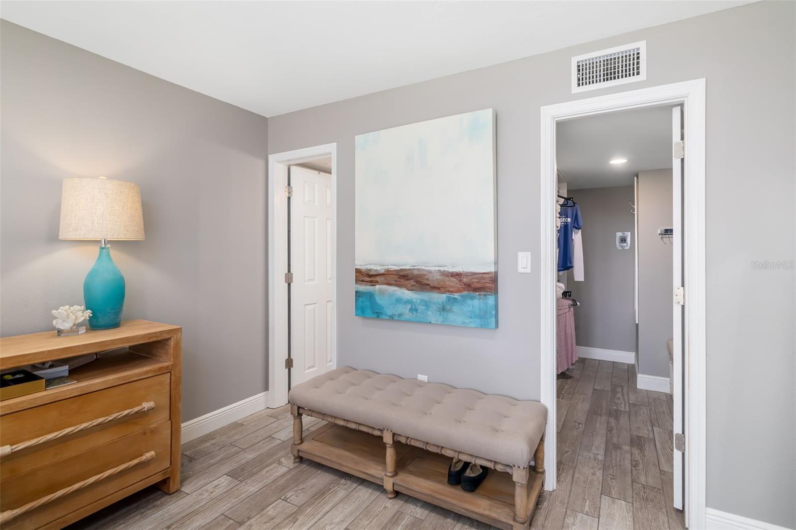 Image 36 of 85 For 8630 Midnight Pass Road 108a