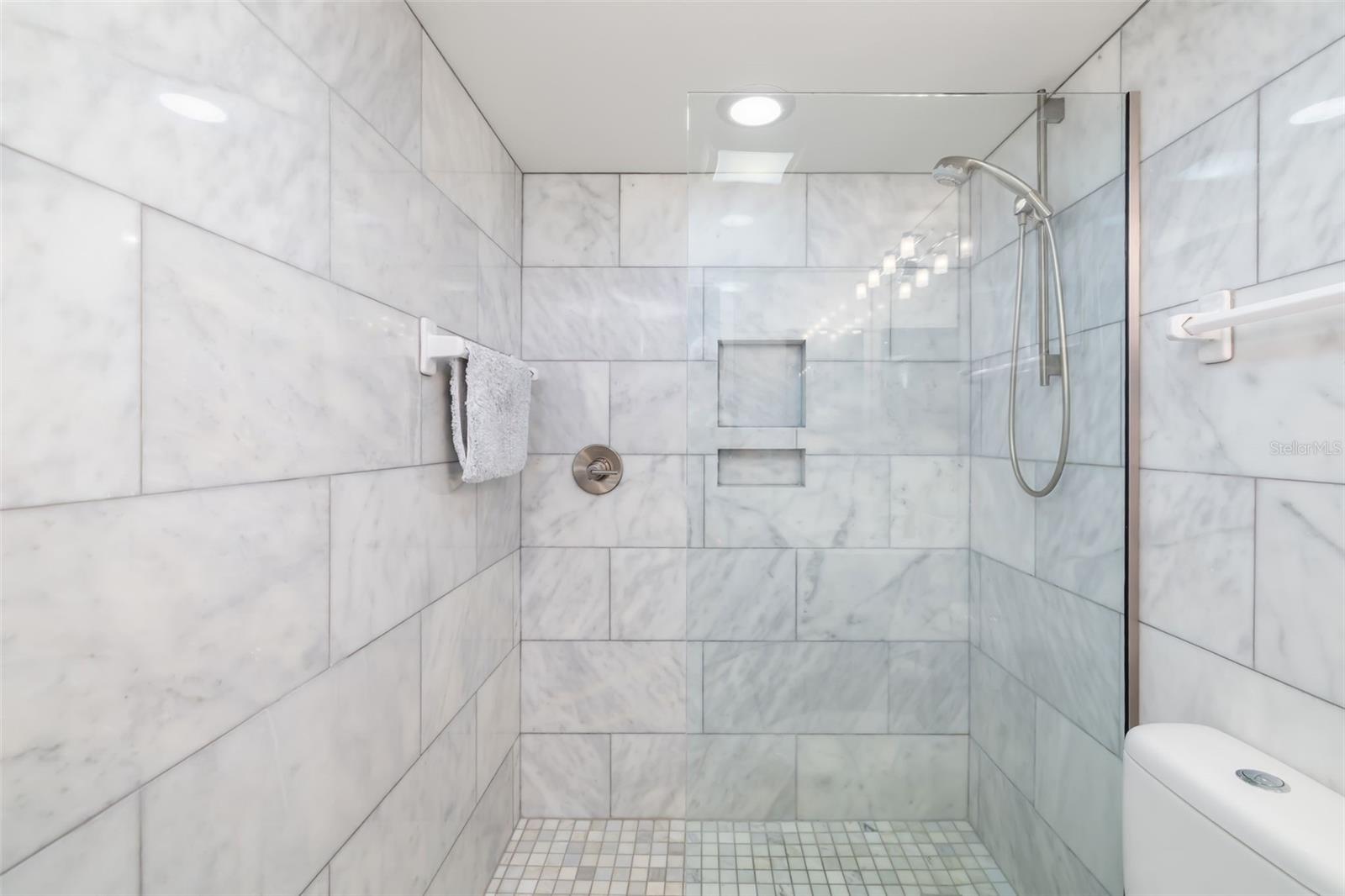 Image 39 of 85 For 8630 Midnight Pass Road 108a