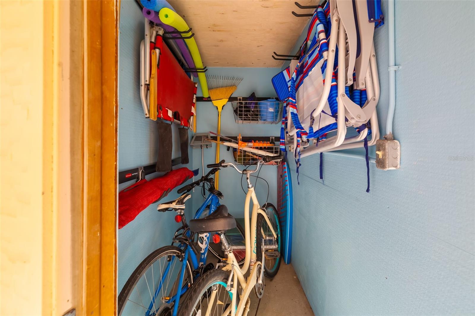 Image 41 of 85 For 8630 Midnight Pass Road 108a