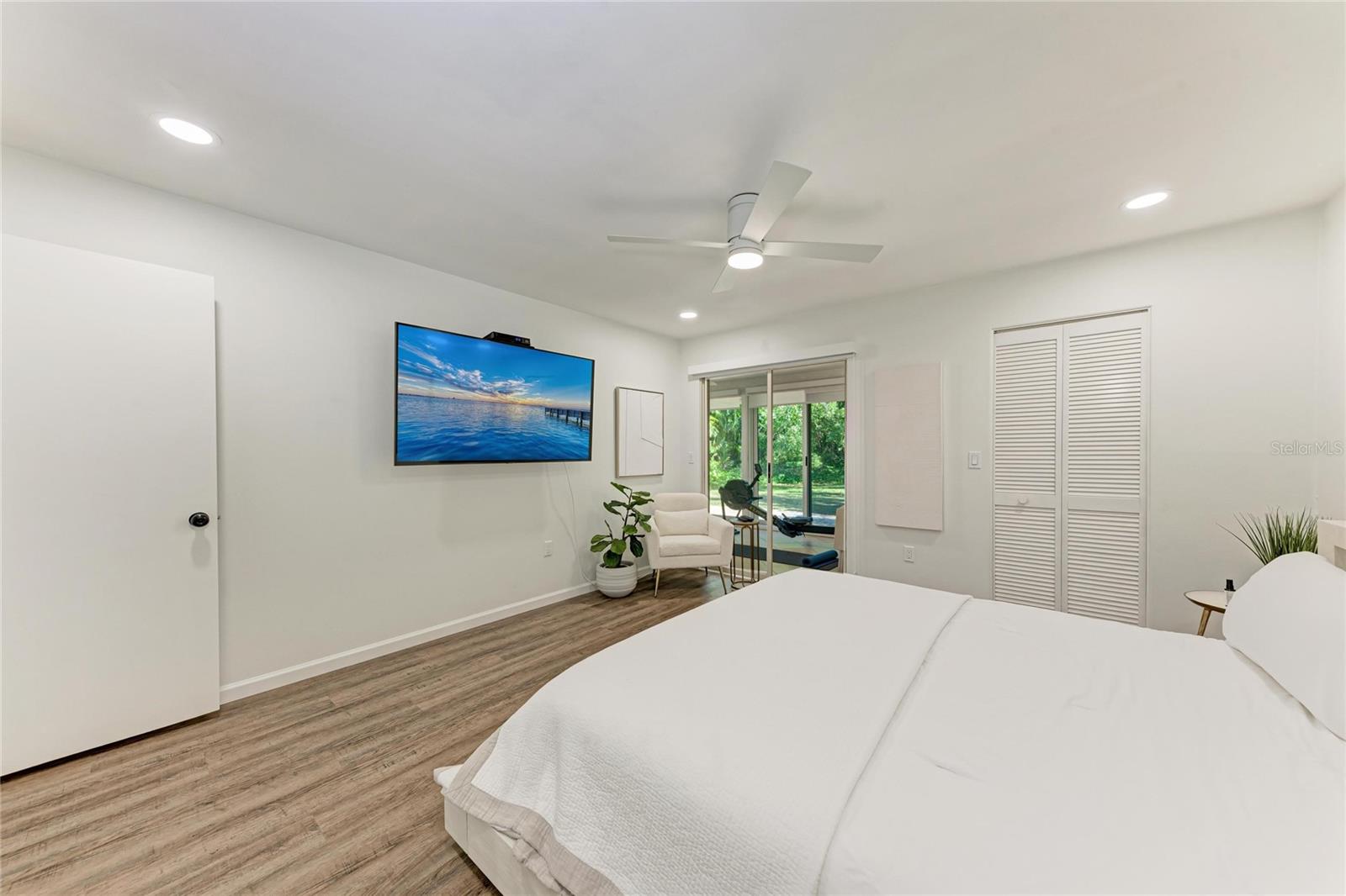 Image 13 of 35 For 6416 Wood Owl Circle