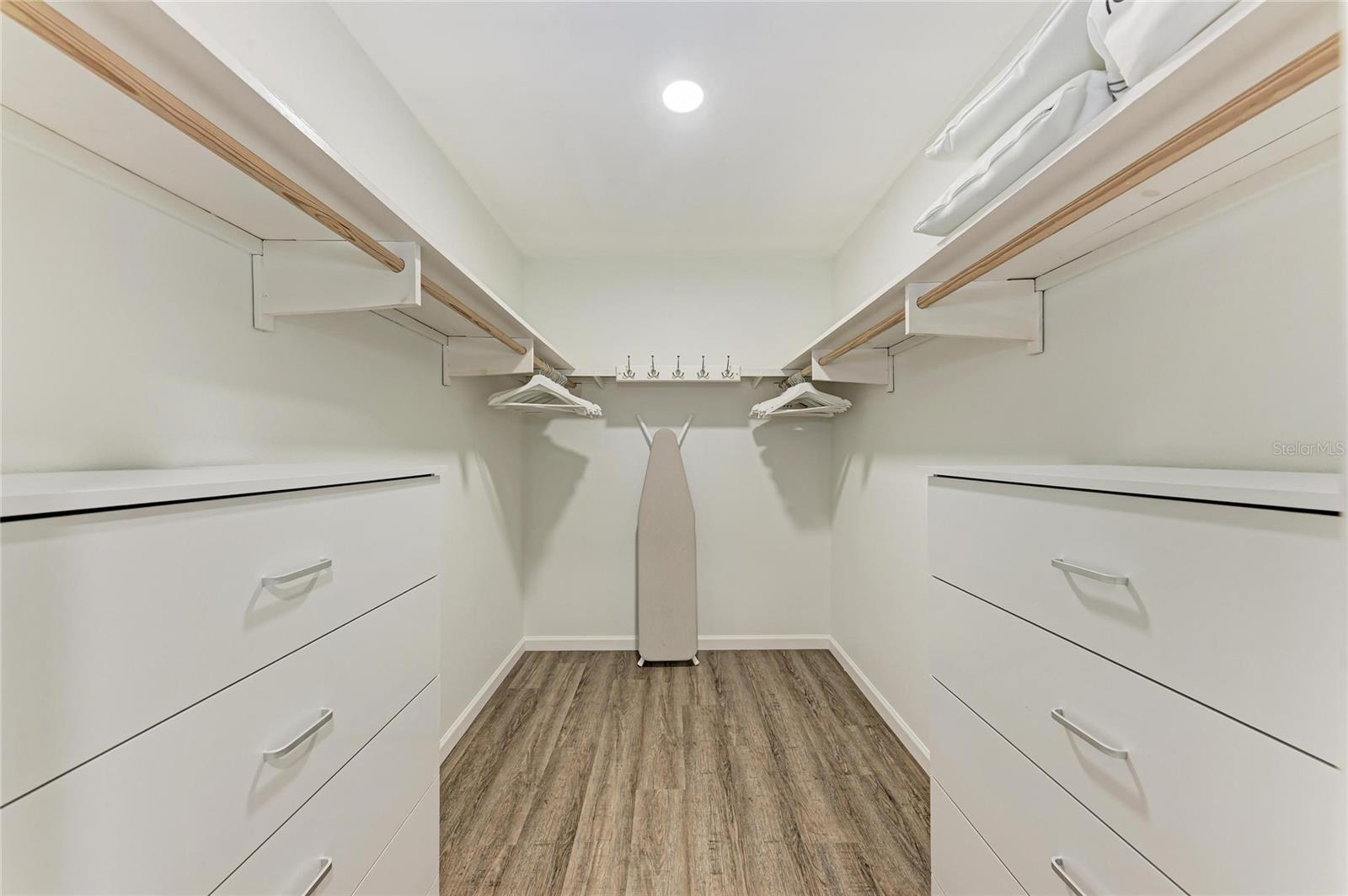 Image 14 of 35 For 6416 Wood Owl Circle