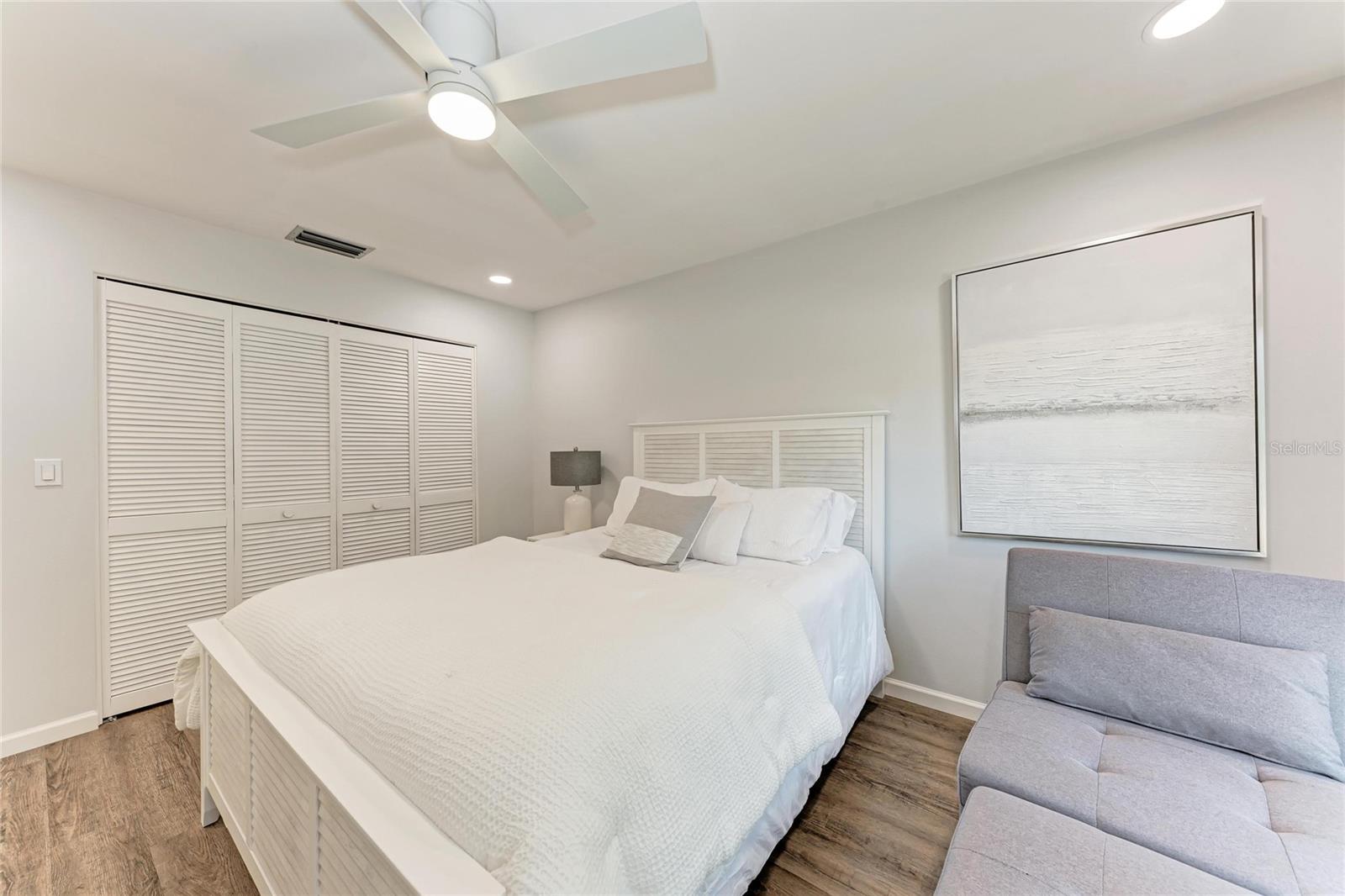 Image 18 of 35 For 6416 Wood Owl Circle