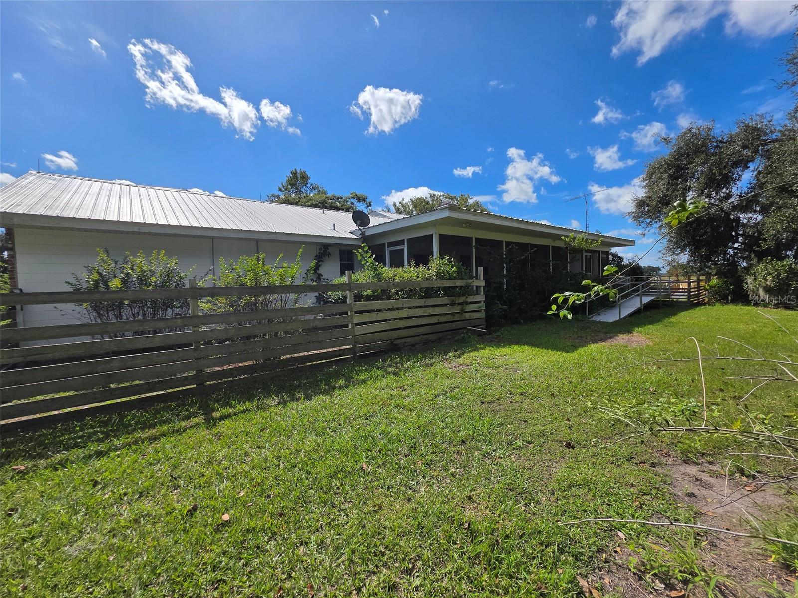 Image 11 of 28 For 2011 County Line Road E