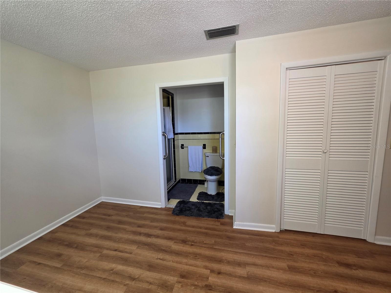 Image 2 of 28 For 2011 County Line Road E