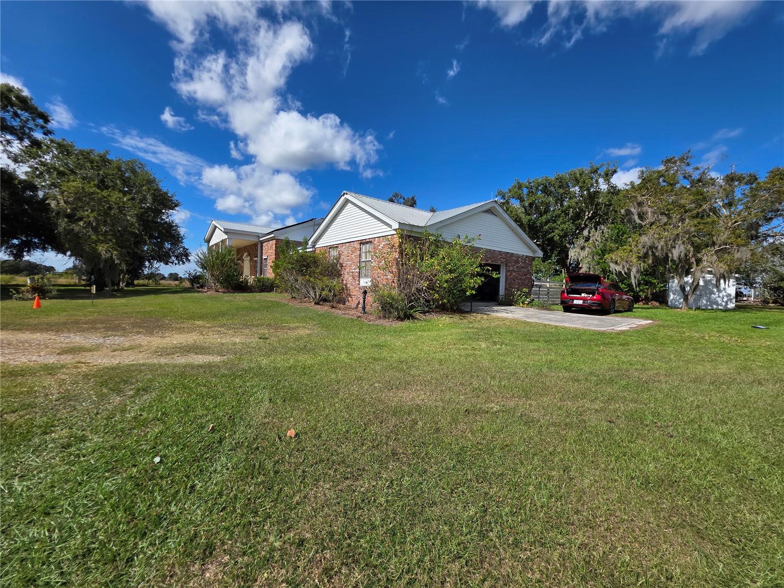 Image 24 of 28 For 2011 County Line Road E