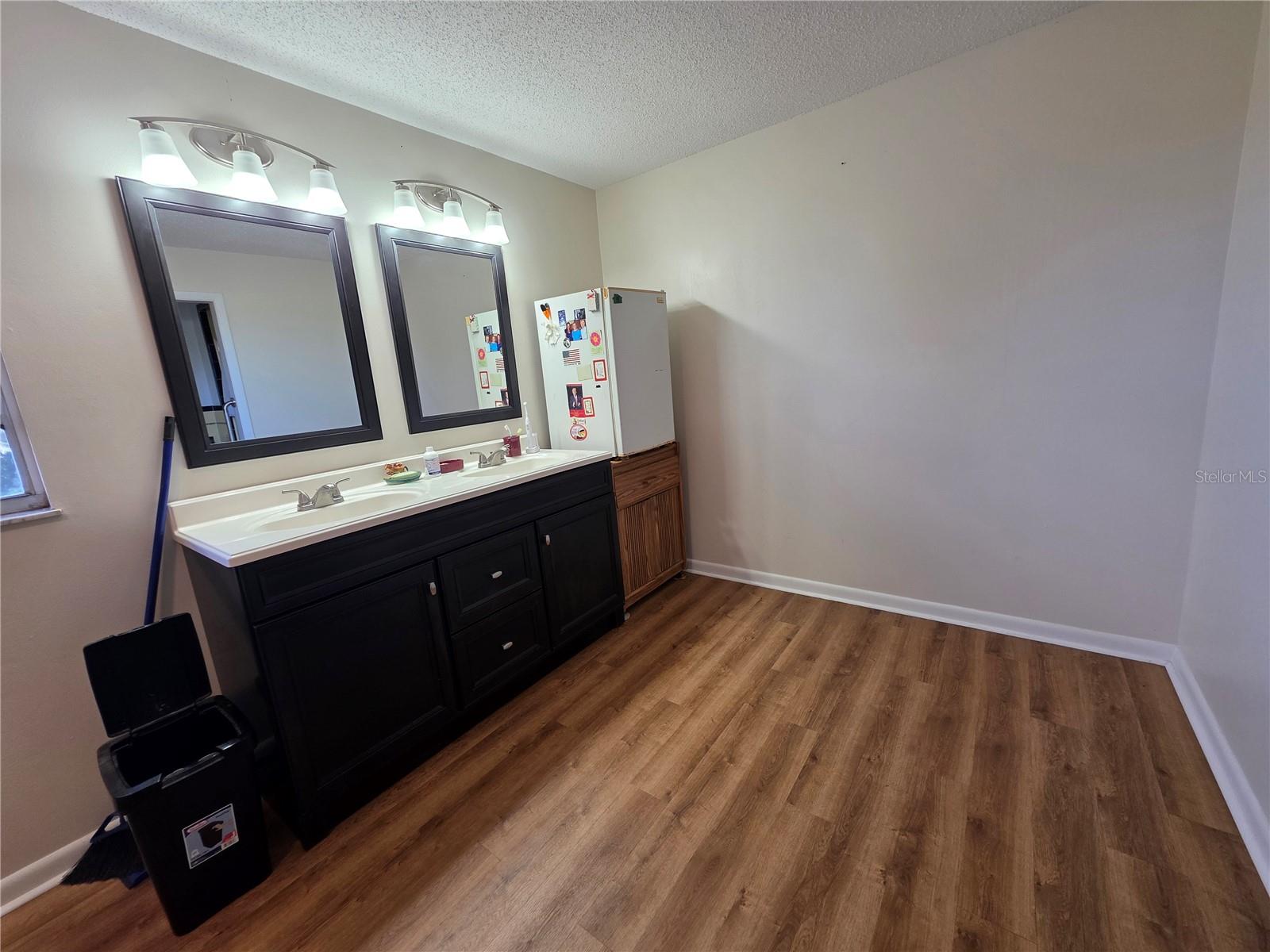 Image 3 of 28 For 2011 County Line Road E