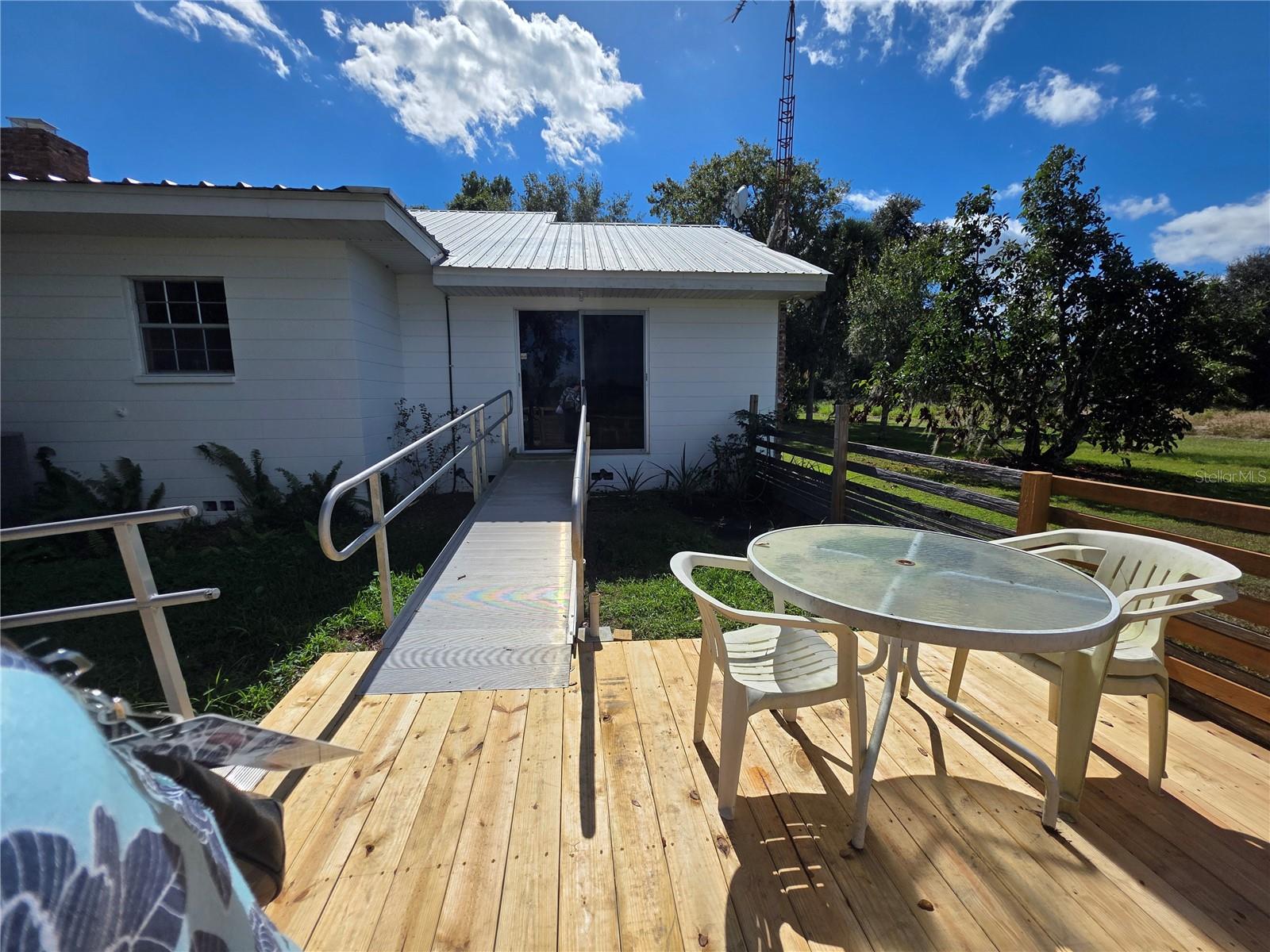 Image 7 of 28 For 2011 County Line Road E