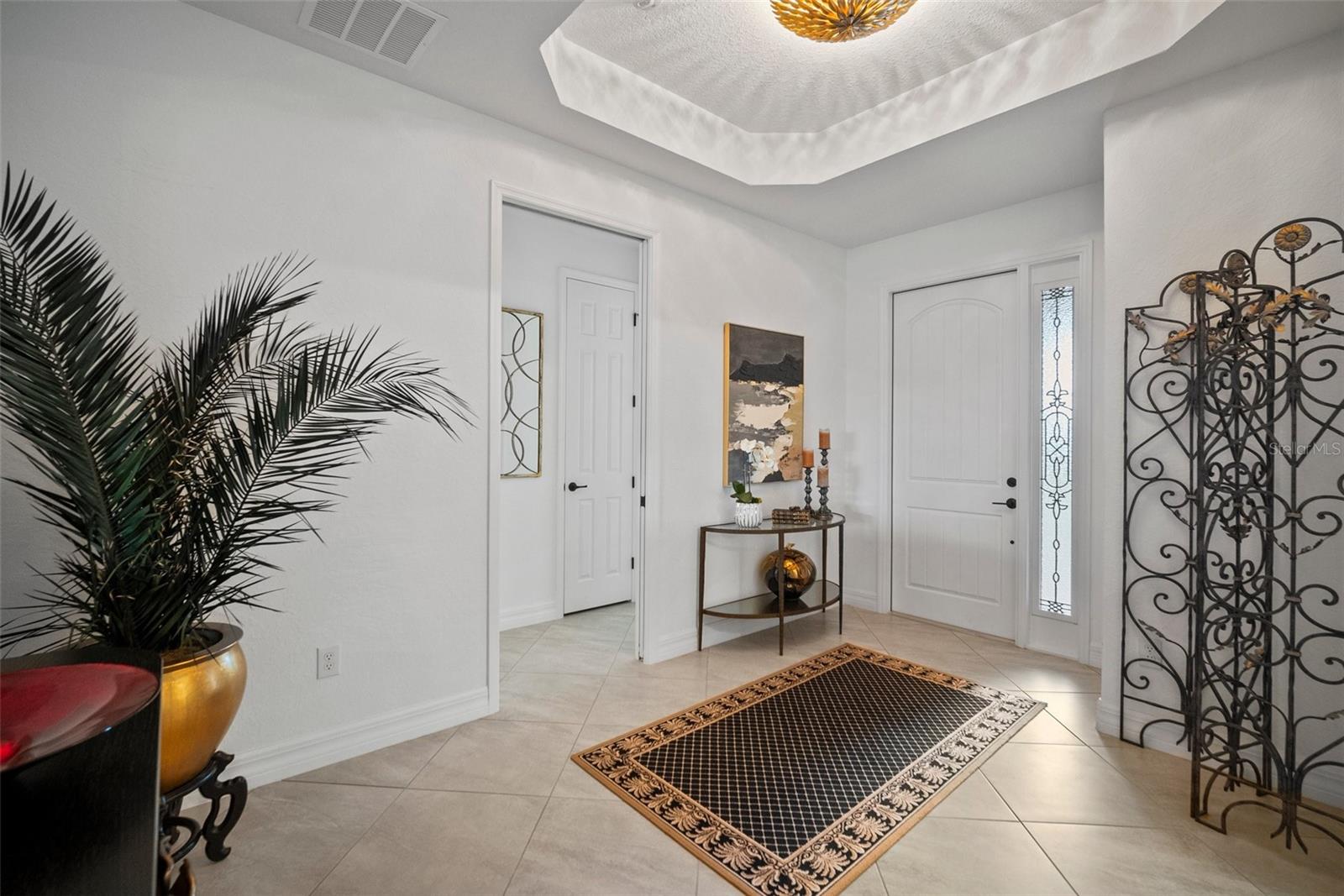 Image 4 of 67 For 5717 Cheech Glen