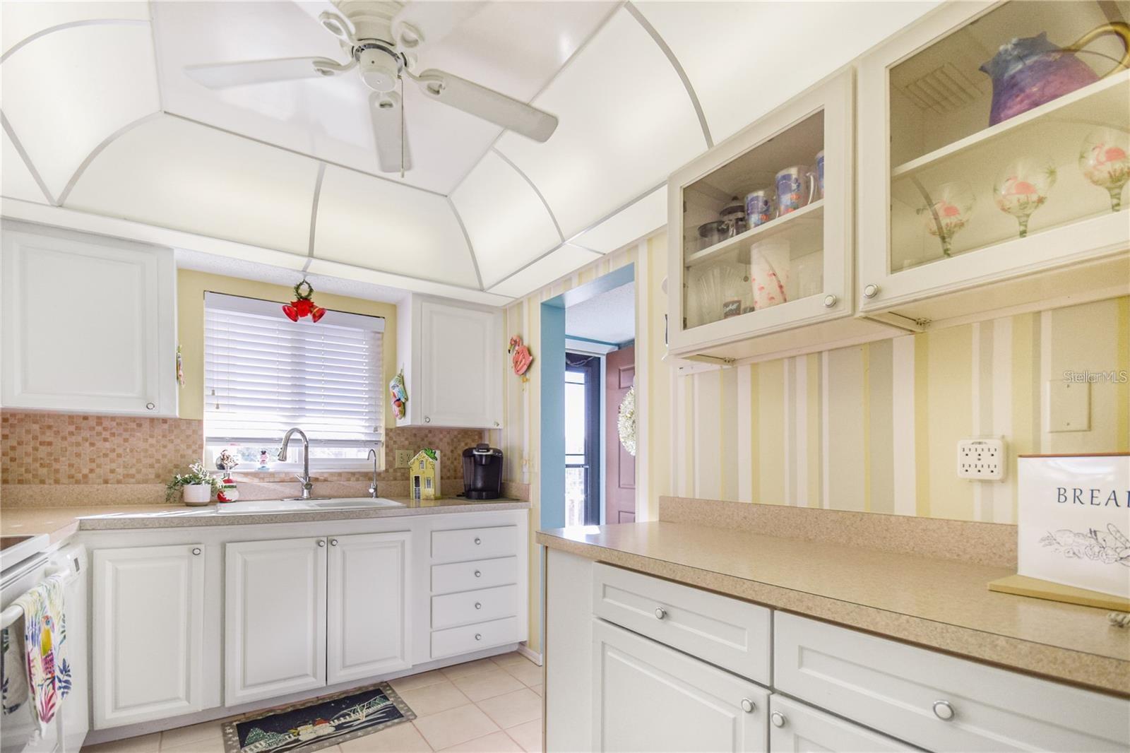 Image 4 of 43 For 3617 Lake Bayshore Drive J-401