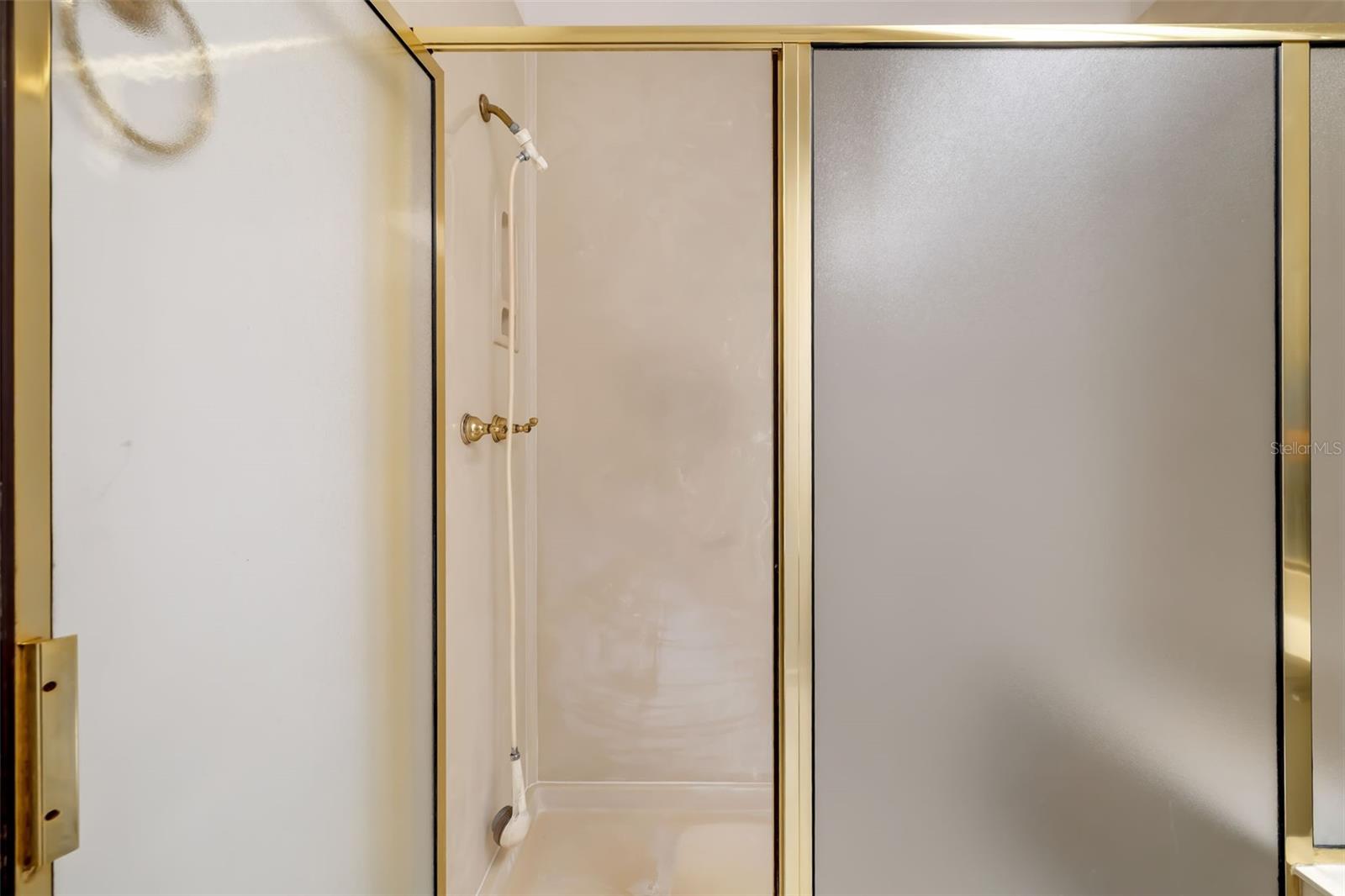 Image 31 of 61 For 4442 Highland Park 8