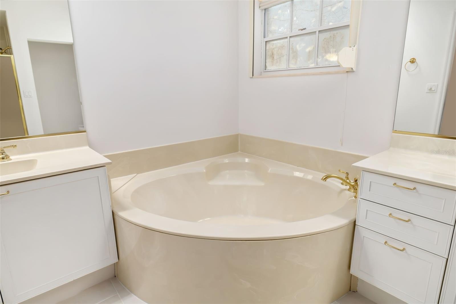 Image 34 of 61 For 4442 Highland Park 8