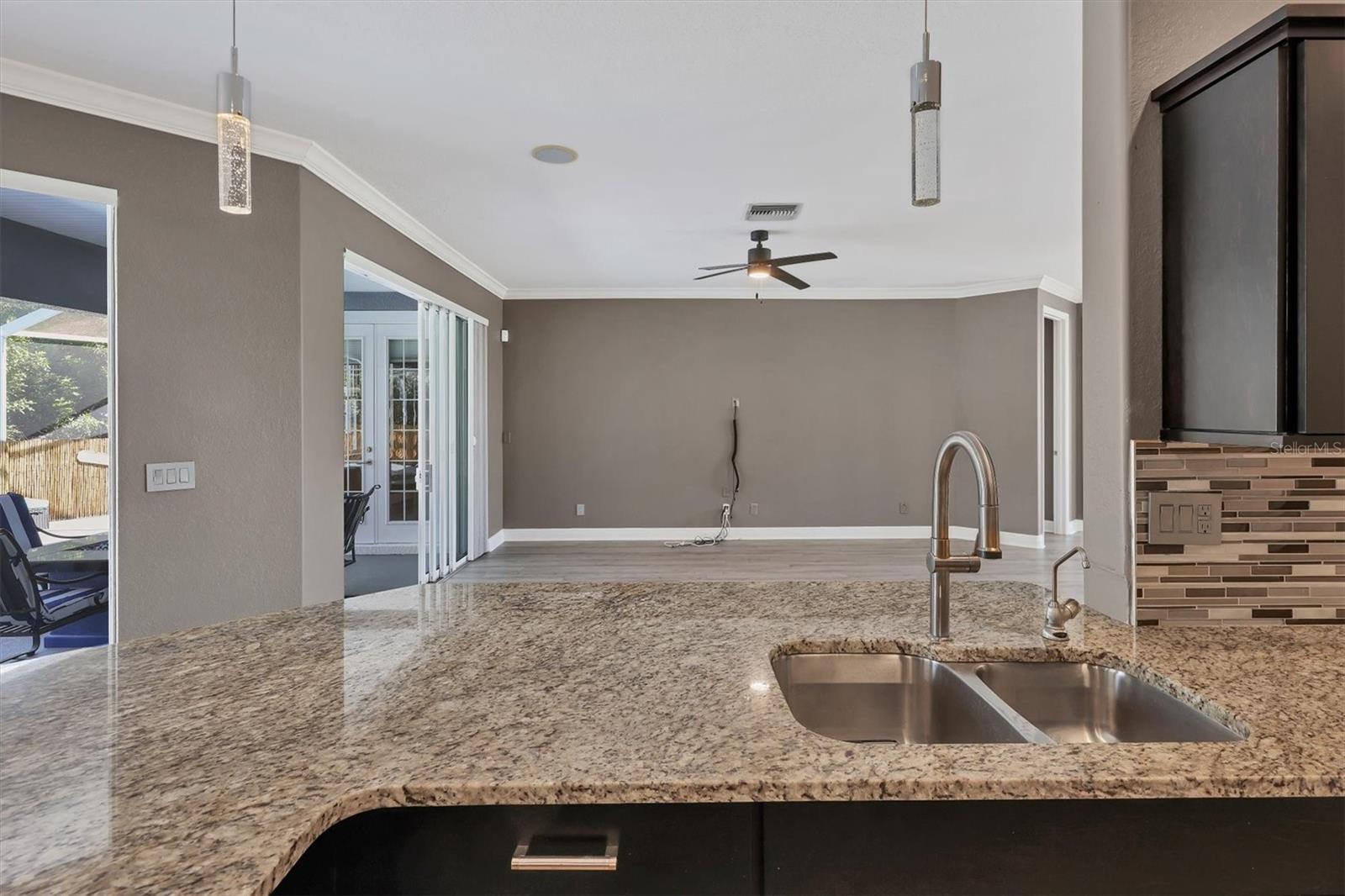 Image 12 of 33 For 1138 Hoover Street