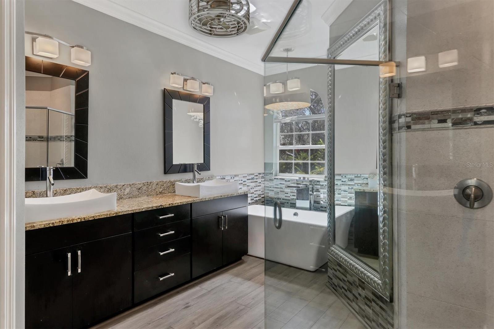 Image 17 of 33 For 1138 Hoover Street