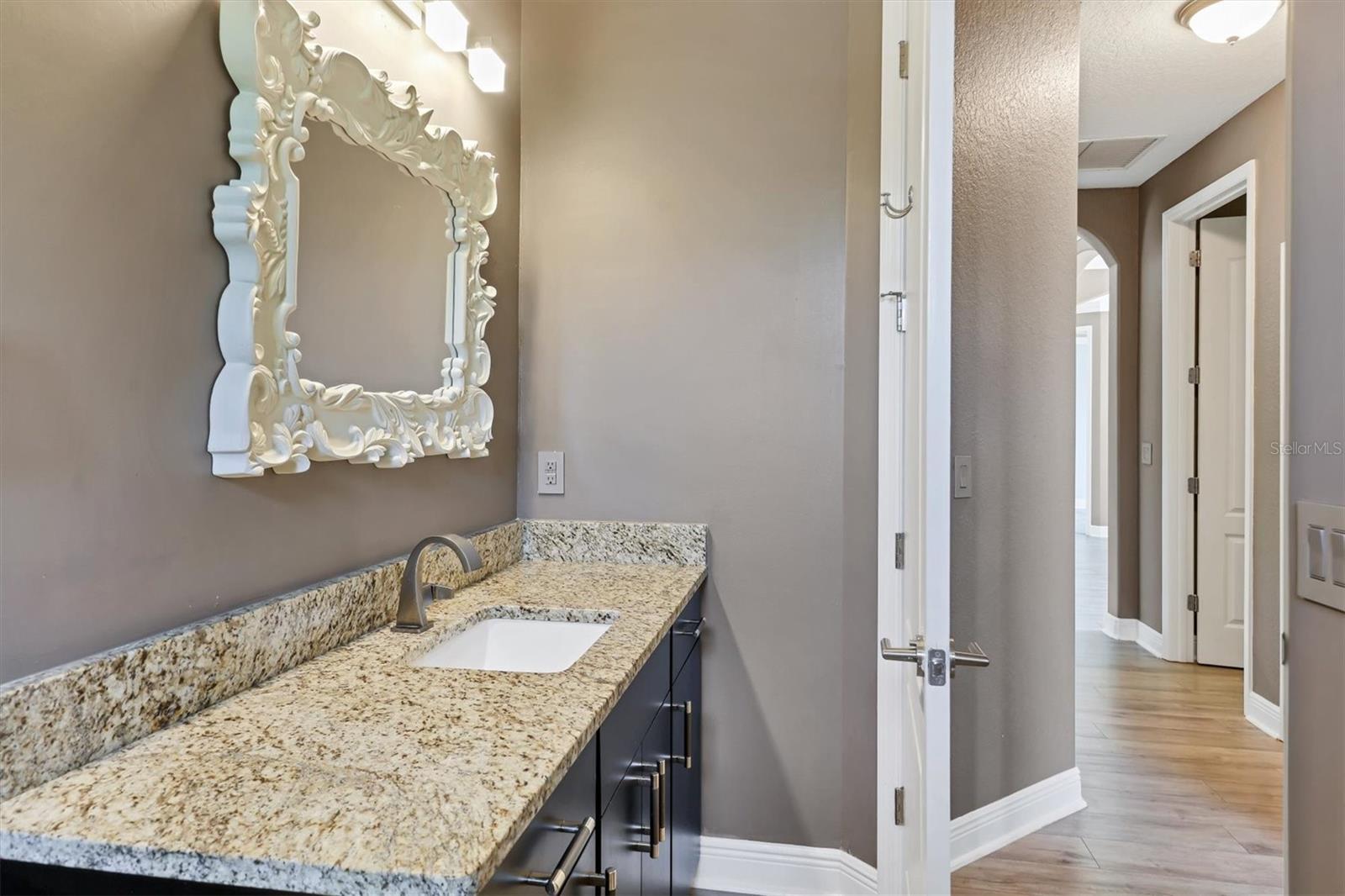 Image 22 of 33 For 1138 Hoover Street