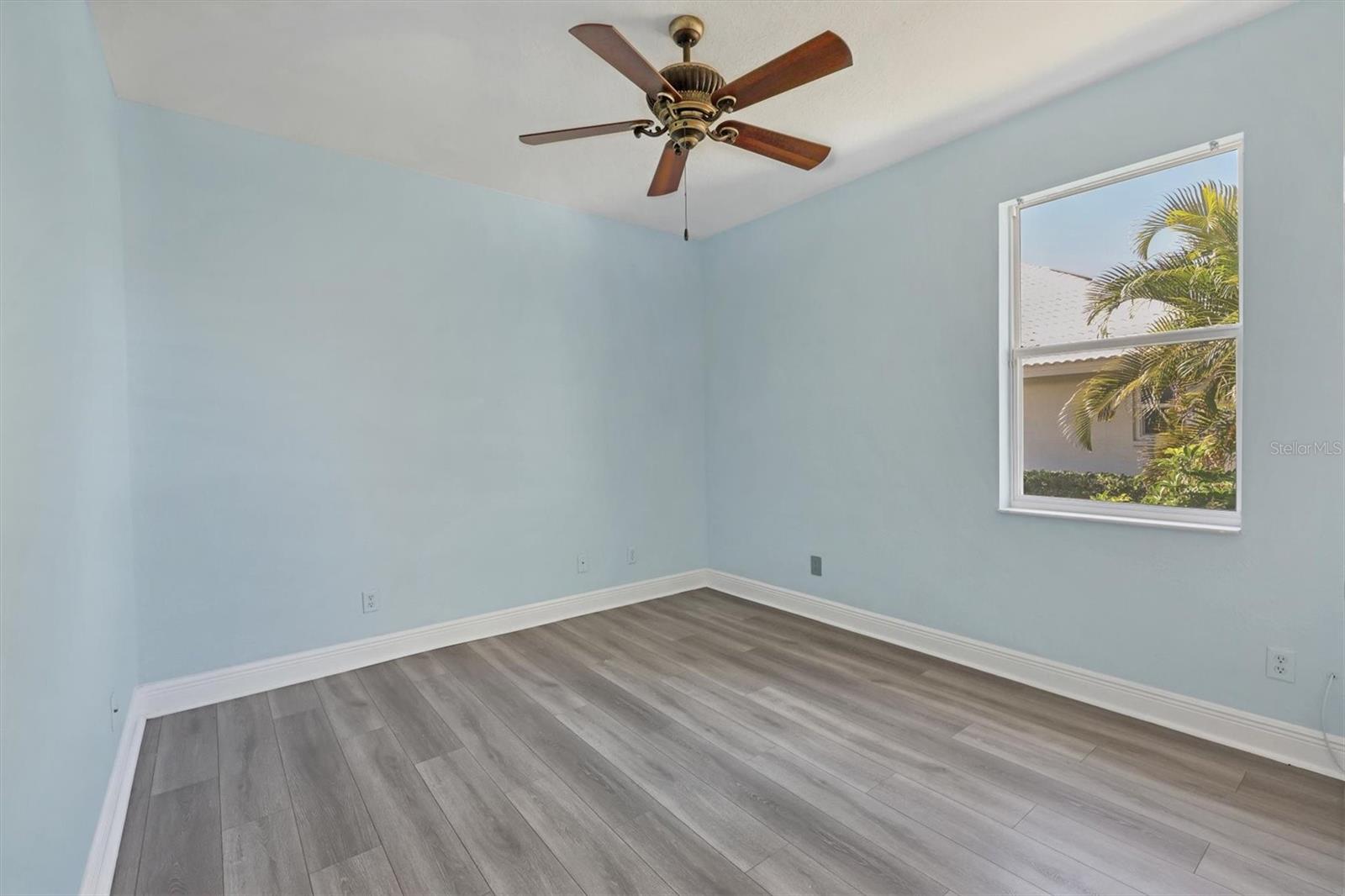 Image 23 of 33 For 1138 Hoover Street