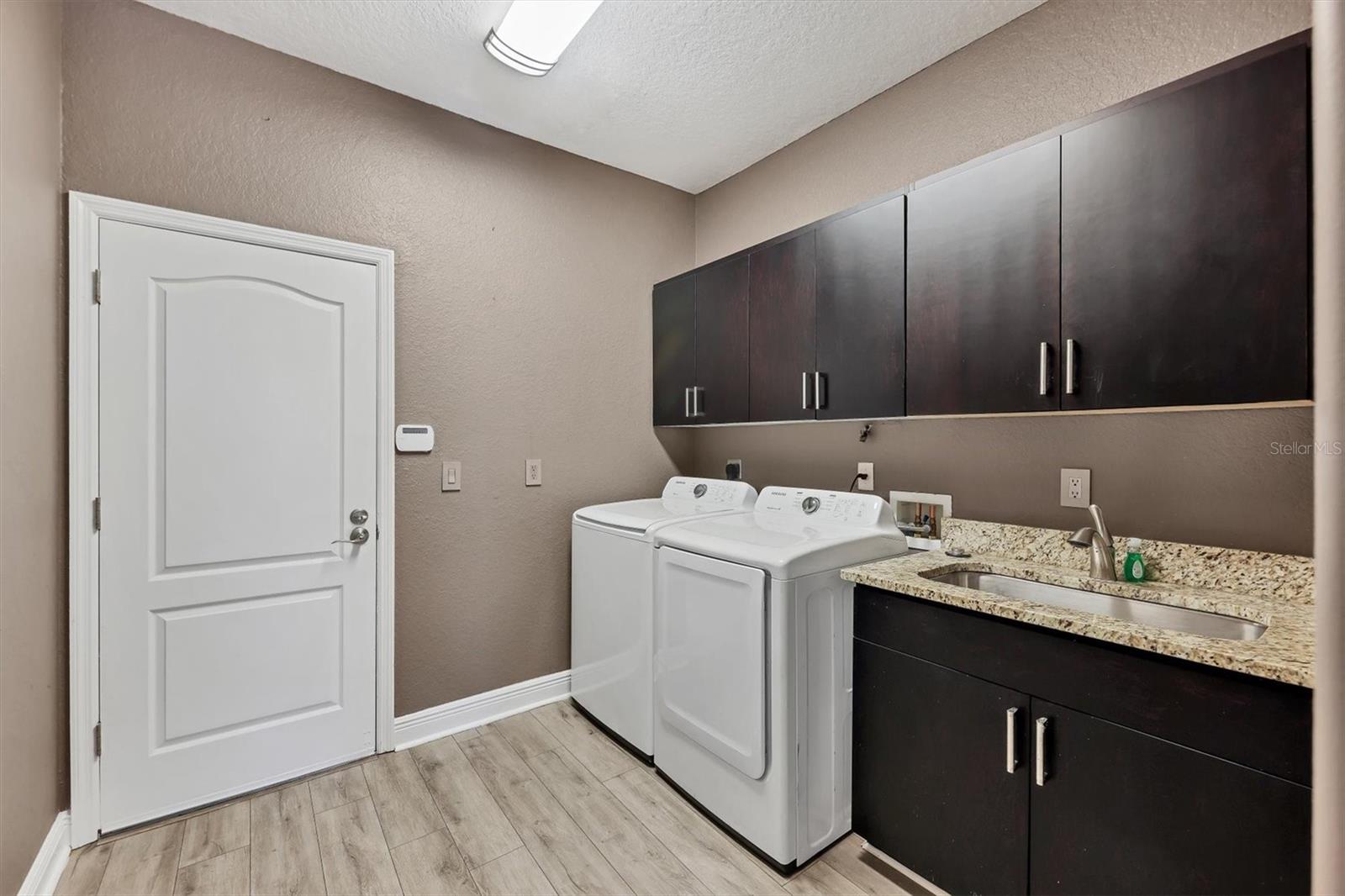 Image 24 of 33 For 1138 Hoover Street