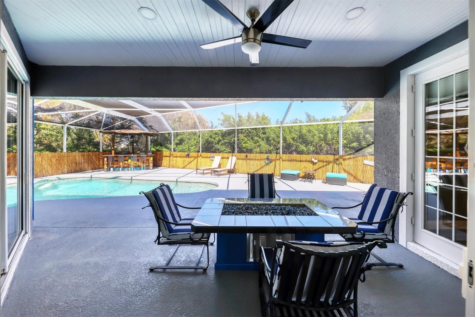 Image 25 of 33 For 1138 Hoover Street