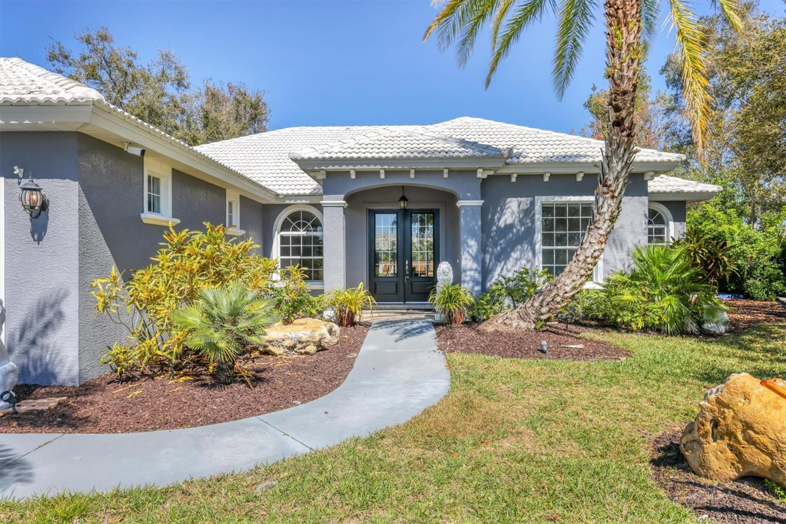 Image 3 of 33 For 1138 Hoover Street