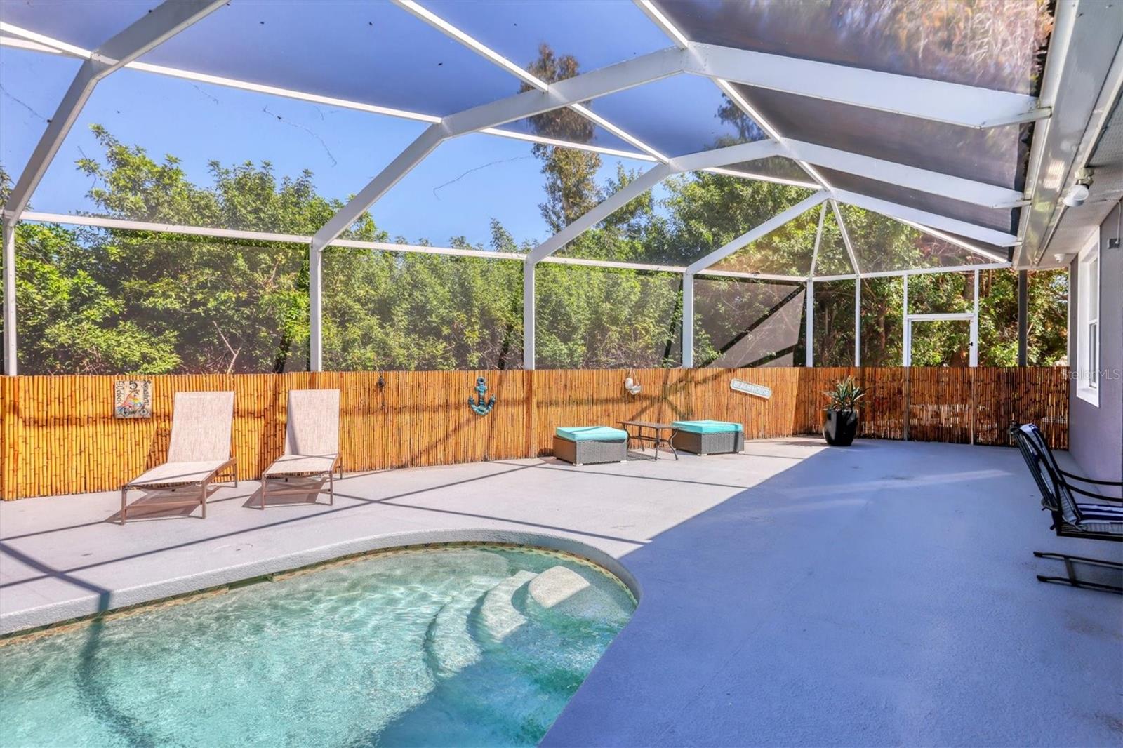 Image 32 of 33 For 1138 Hoover Street