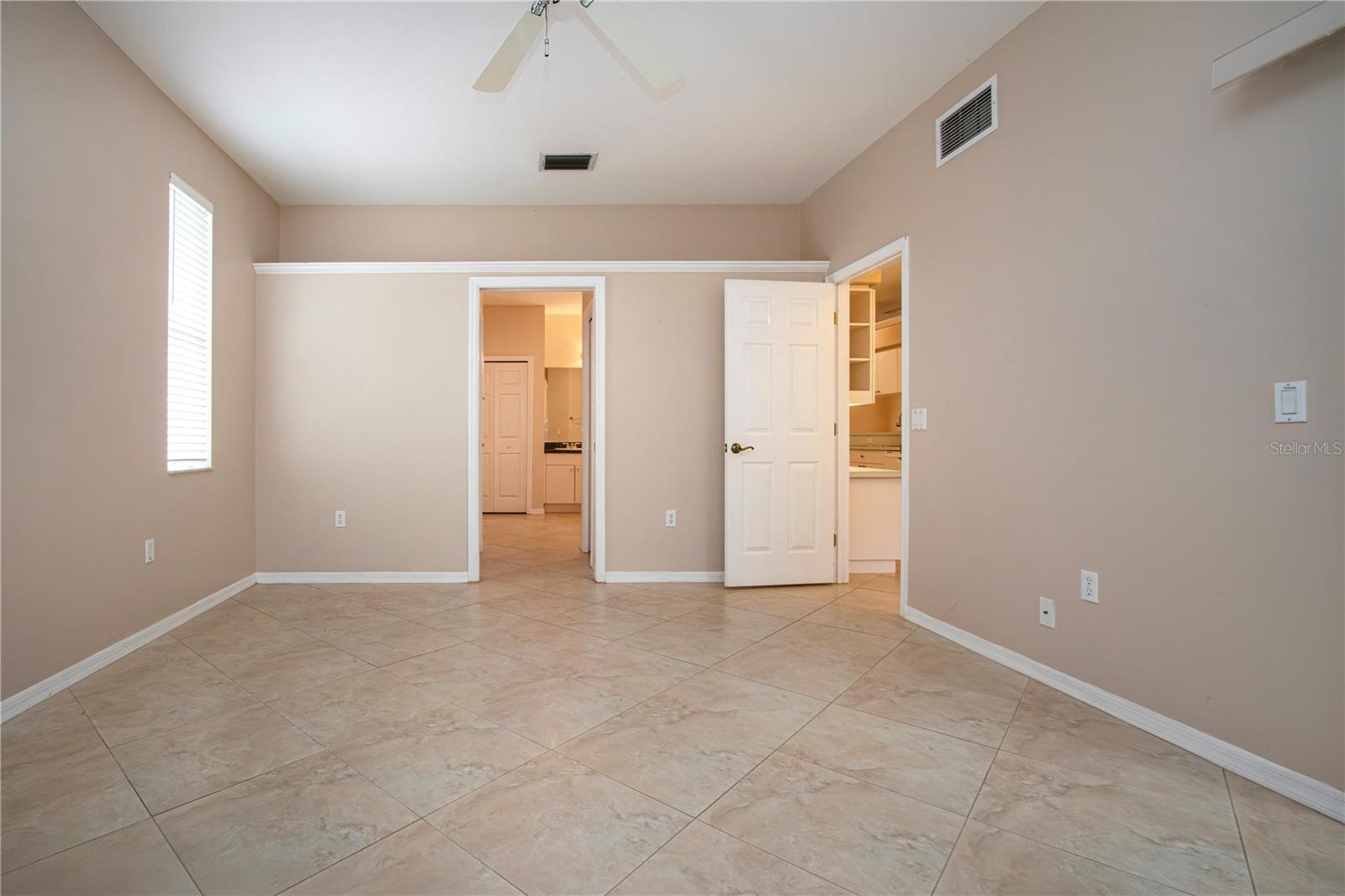 Image 24 of 49 For 2117 Huntington Avenue