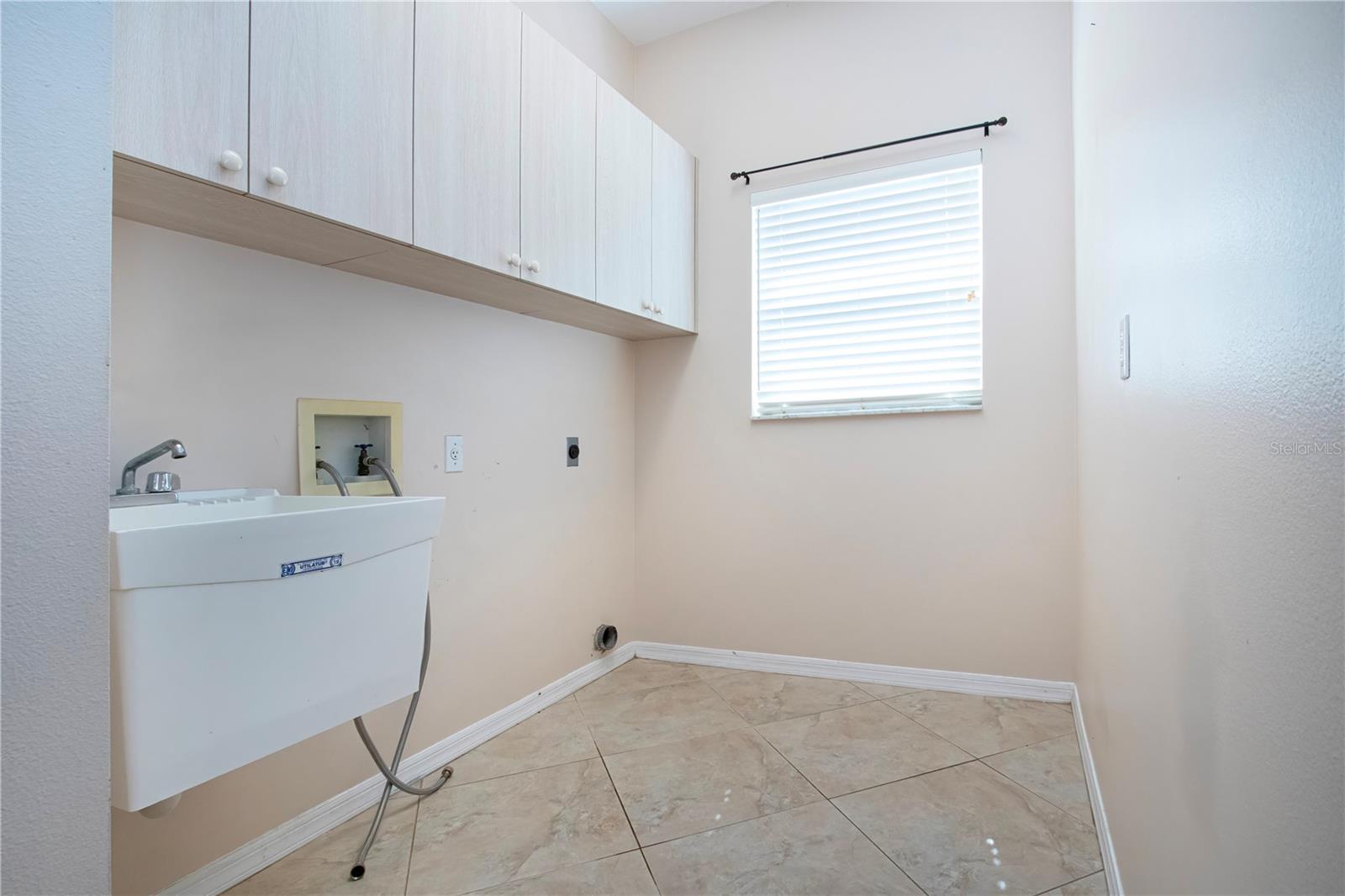 Image 40 of 49 For 2117 Huntington Avenue