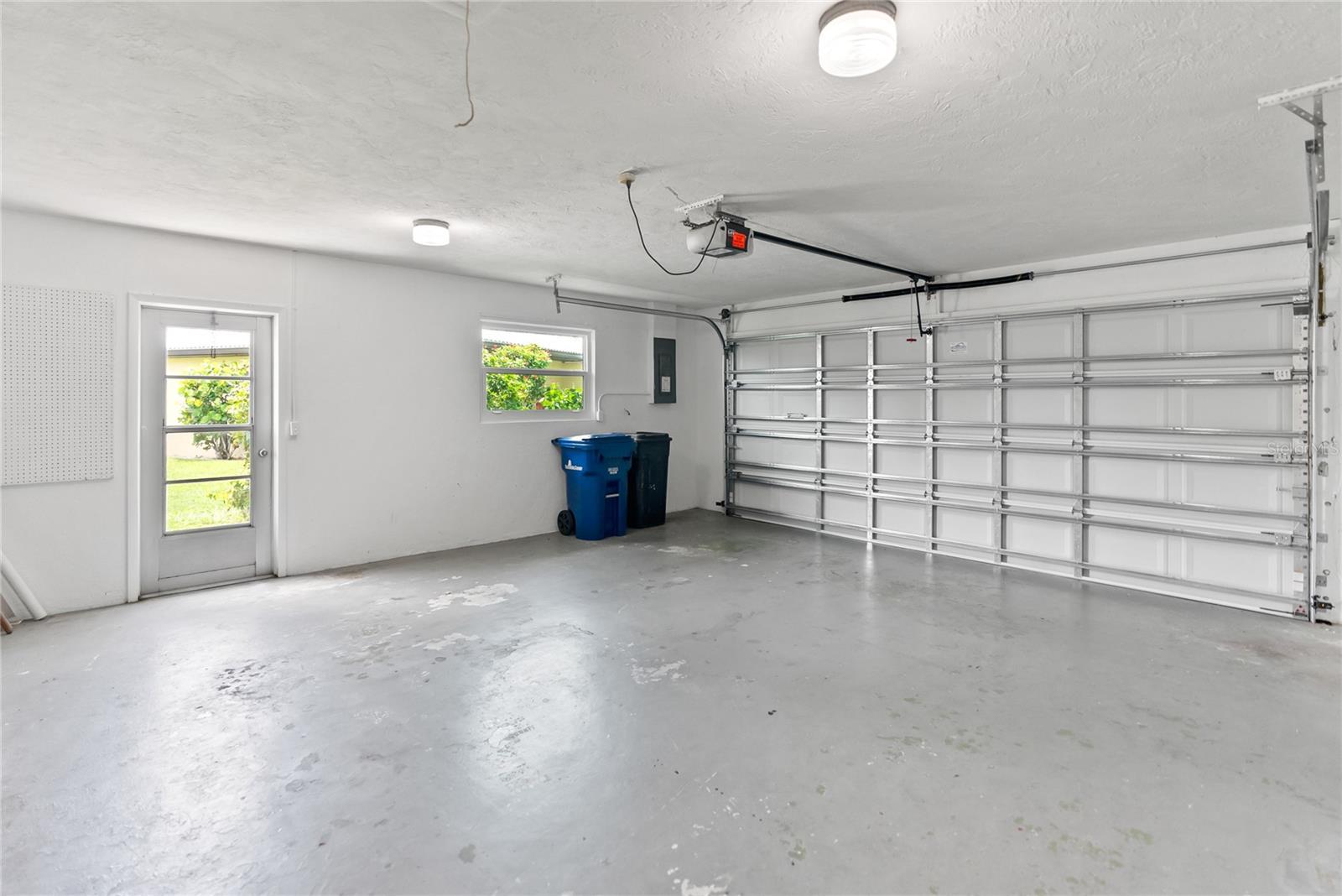 Image 36 of 52 For 1608 Lilliput Court