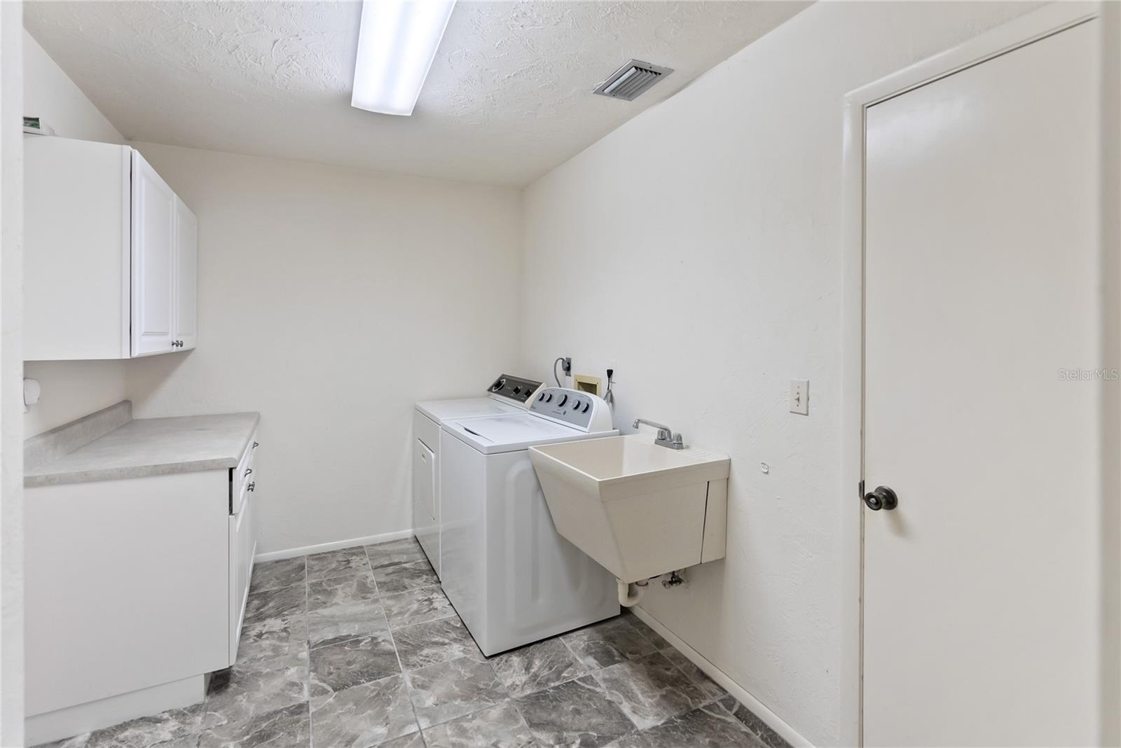 Image 38 of 52 For 1608 Lilliput Court