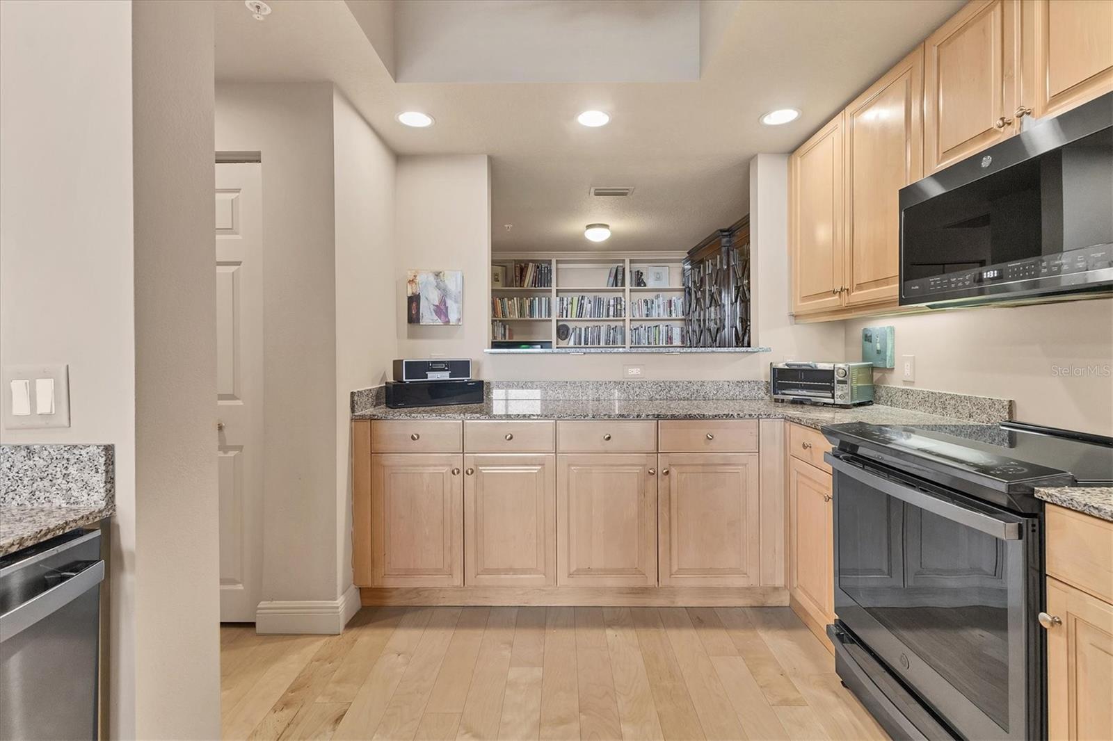 Image 22 of 57 For 800 Tamiami Trail 808