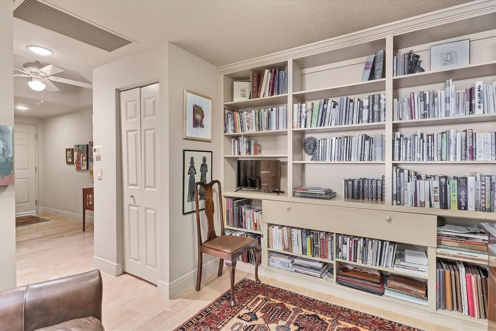 Image 25 of 57 For 800 Tamiami Trail 808