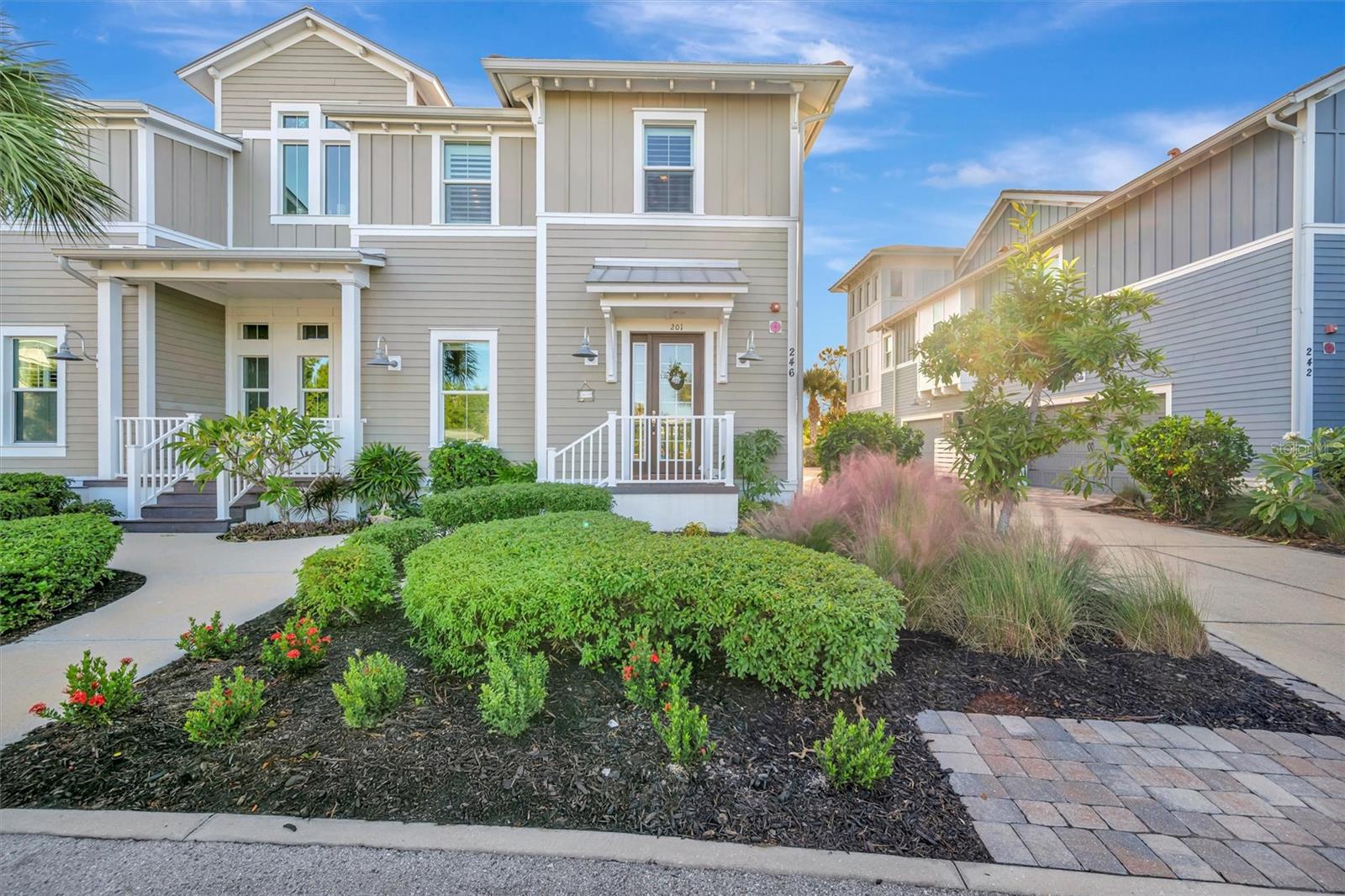 Image 14 of 95 For 246 Sapphire Lake Drive 201