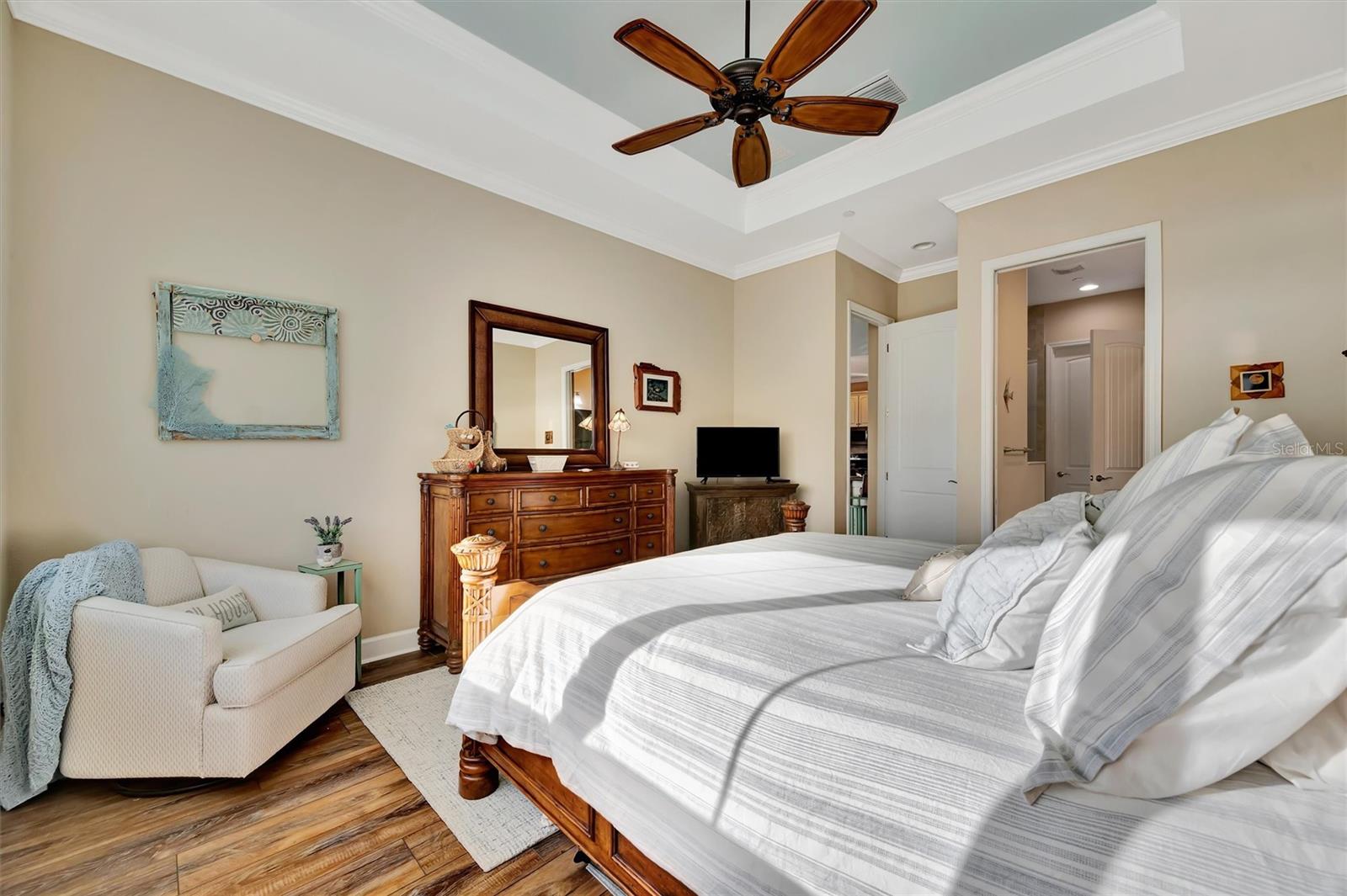 Image 43 of 95 For 246 Sapphire Lake Drive 201