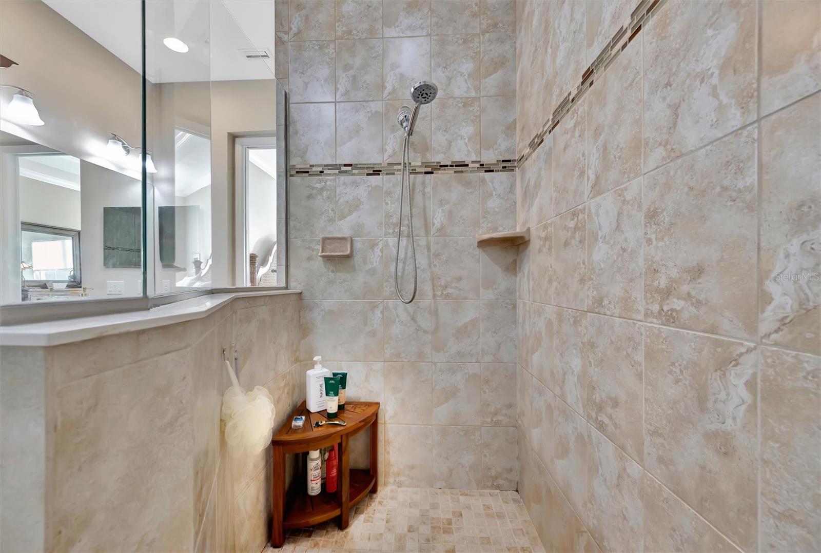 Image 47 of 95 For 246 Sapphire Lake Drive 201